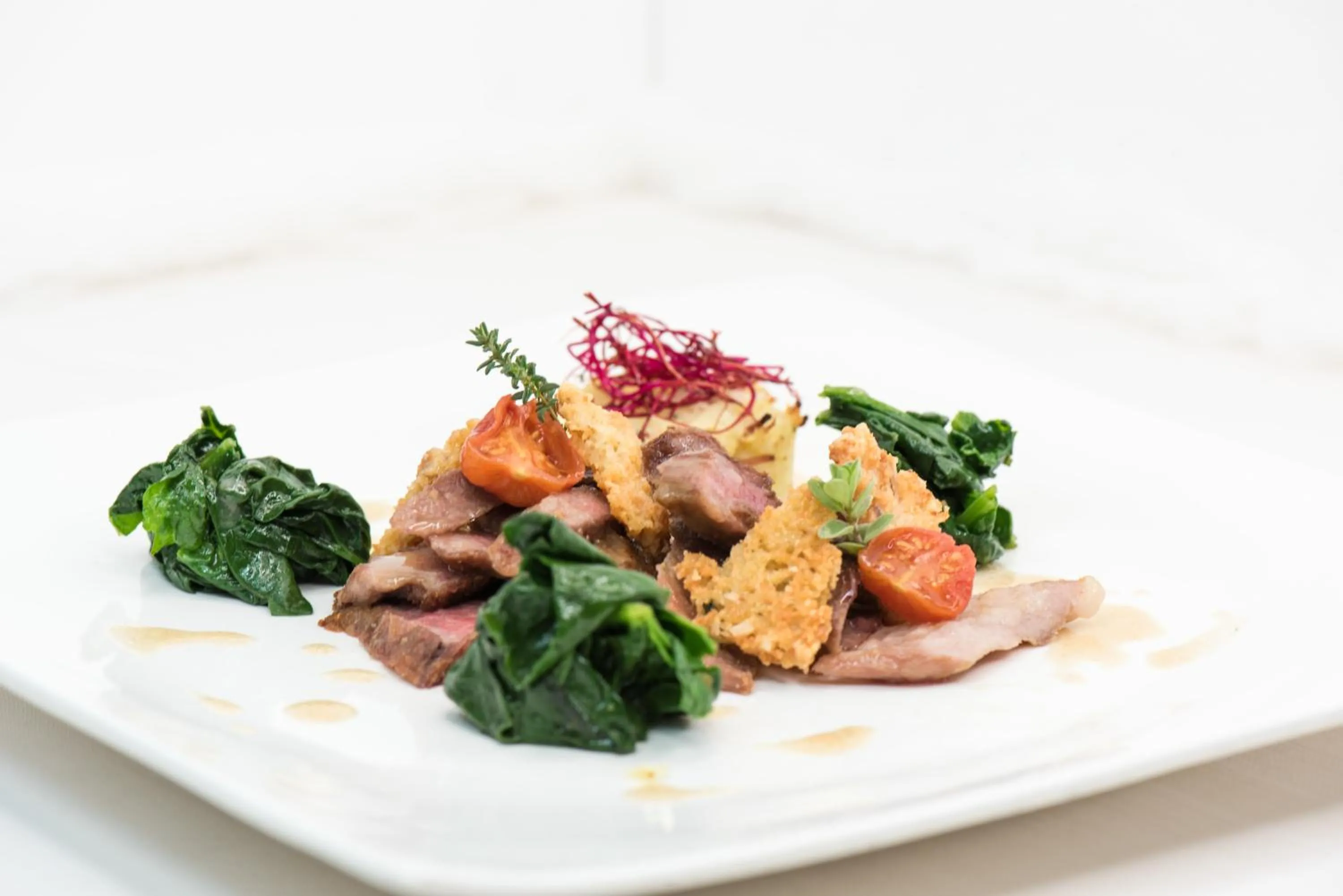 Restaurant/places to eat in Hotel Eira