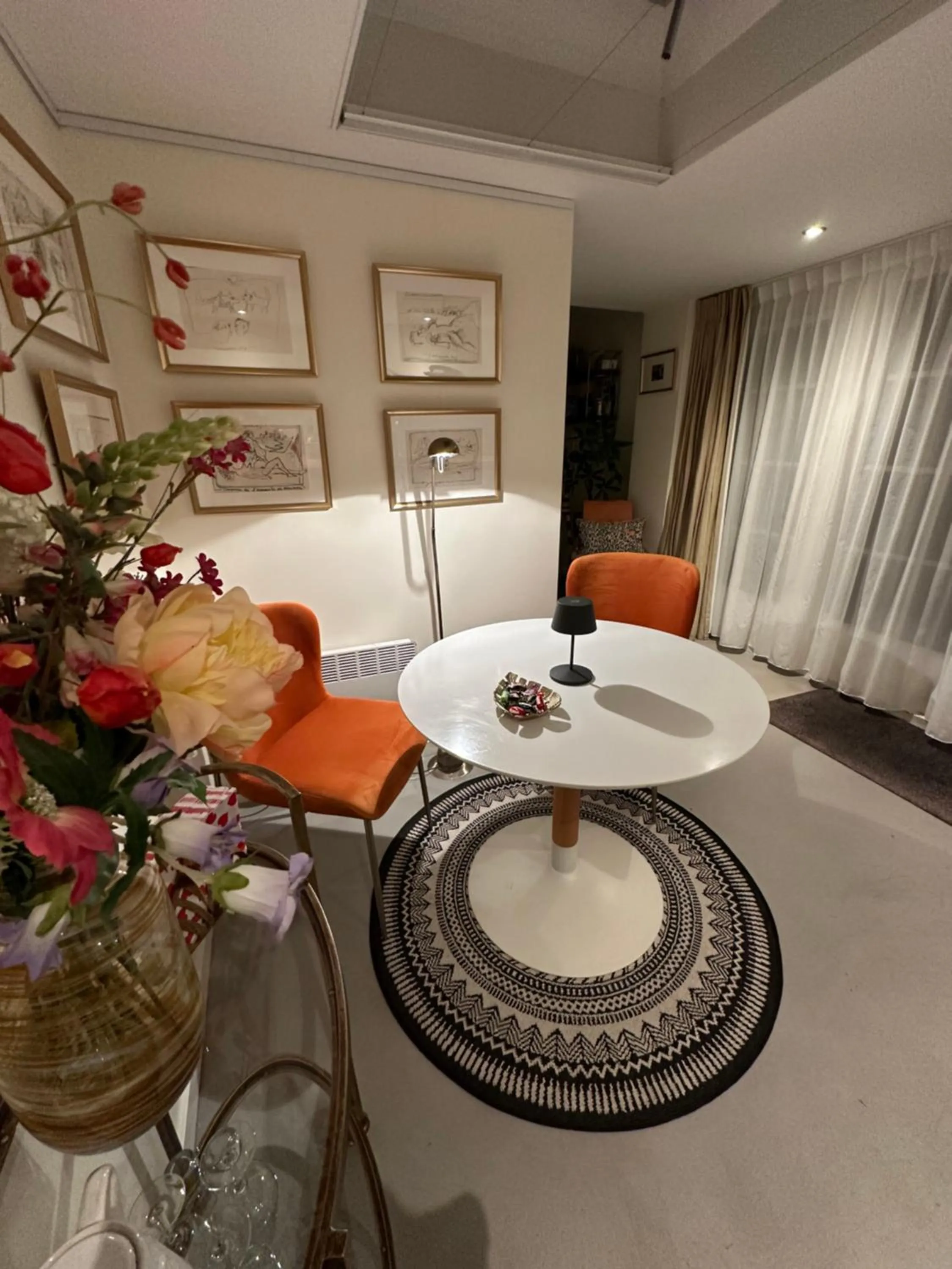 Dining area in B&B Ereprijs