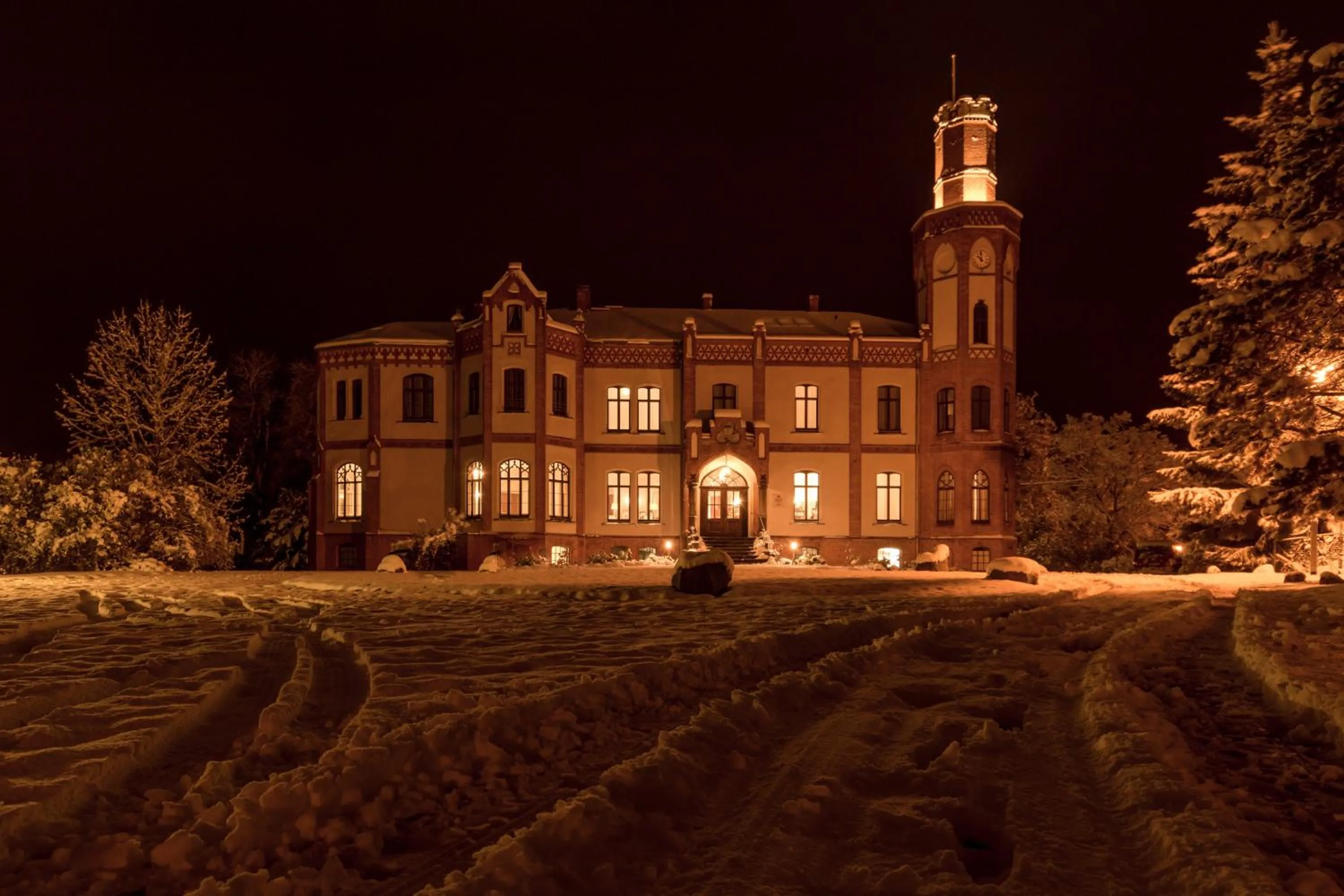 Facade/entrance in Hotel Schloss Gamehl