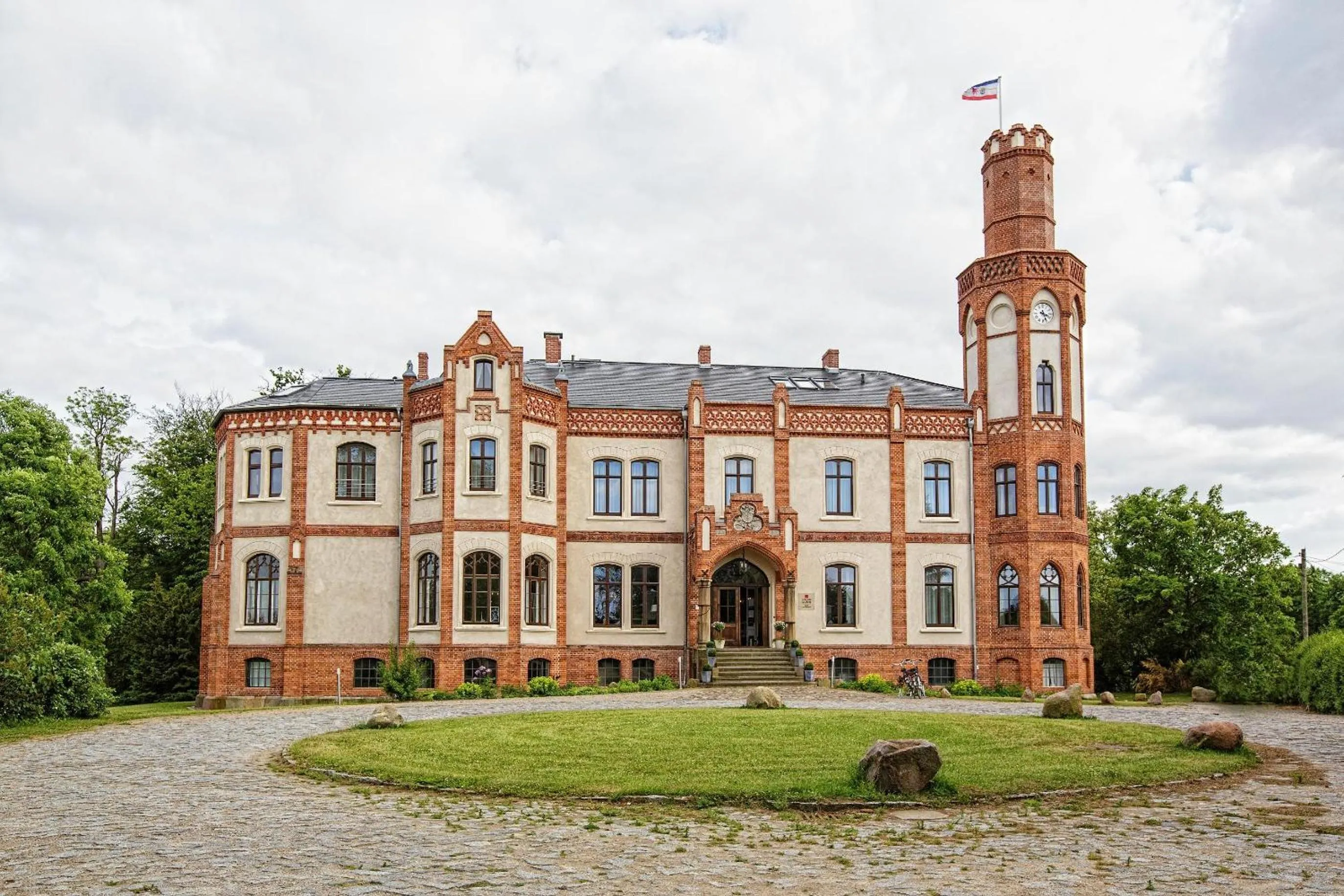 Facade/entrance in Hotel Schloss Gamehl