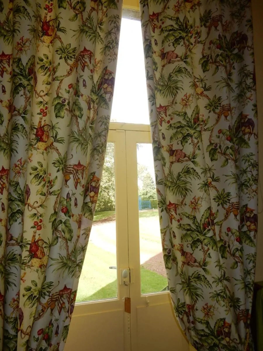 Garden view in Chambres d'hôtes & Gîtes du Château de Grand Rullecourt