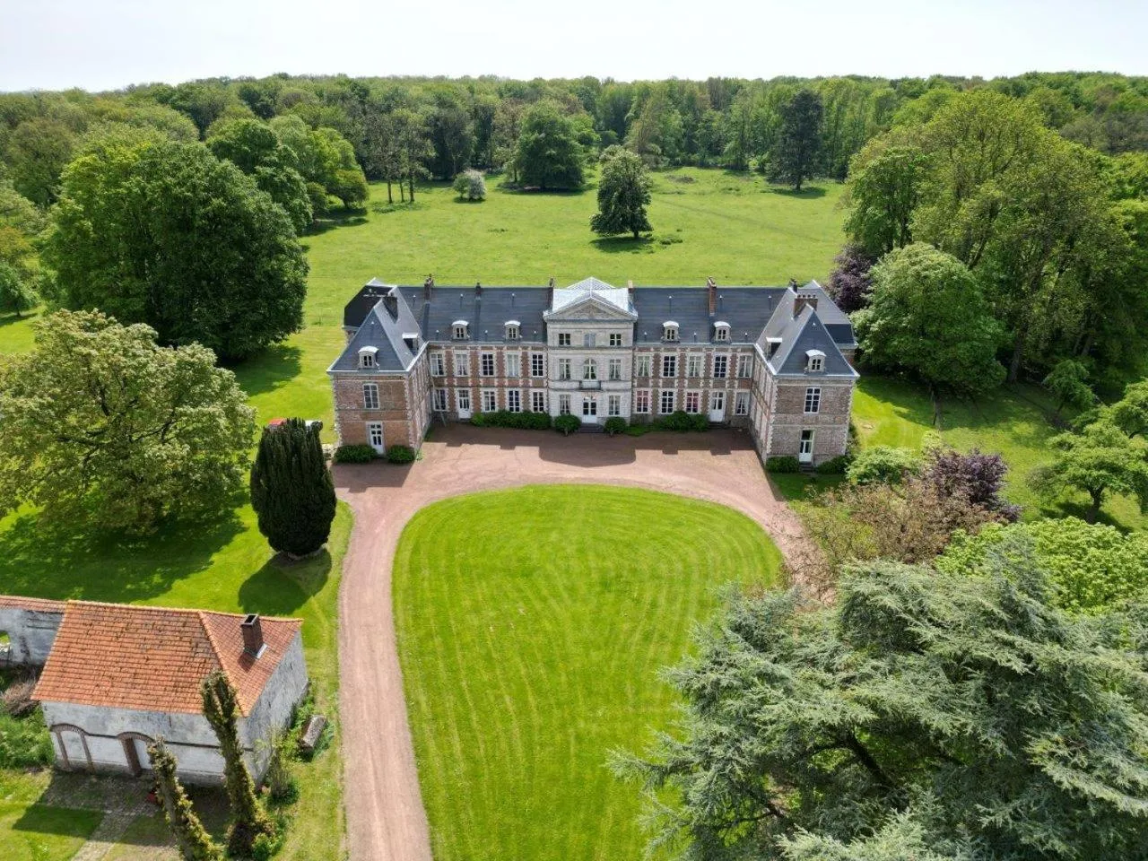 Bird's eye view in Chambres d'hôtes & Gîtes du Château de Grand Rullecourt