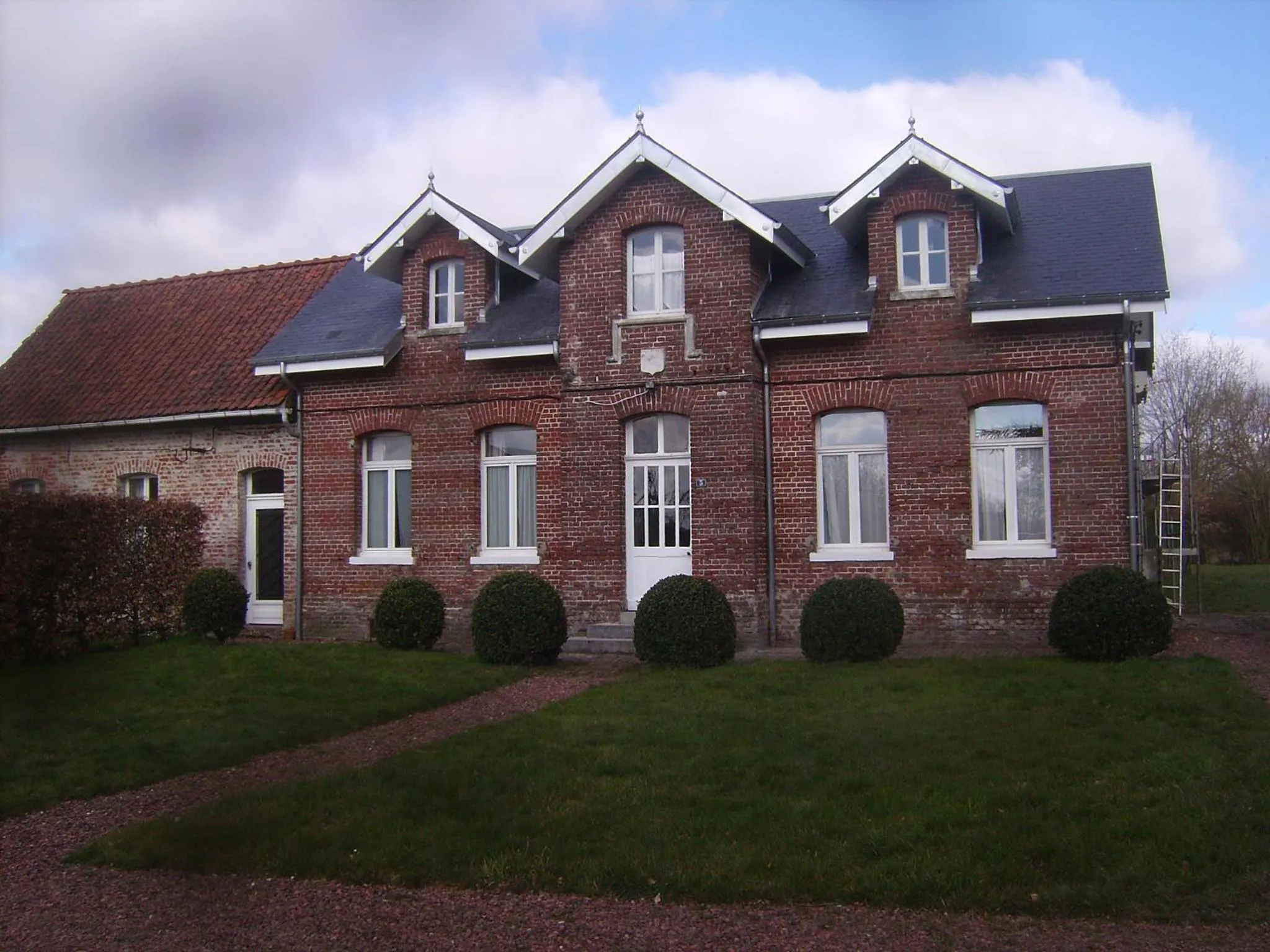 Property building in Chambres d'hôtes & Gîtes du Château de Grand Rullecourt