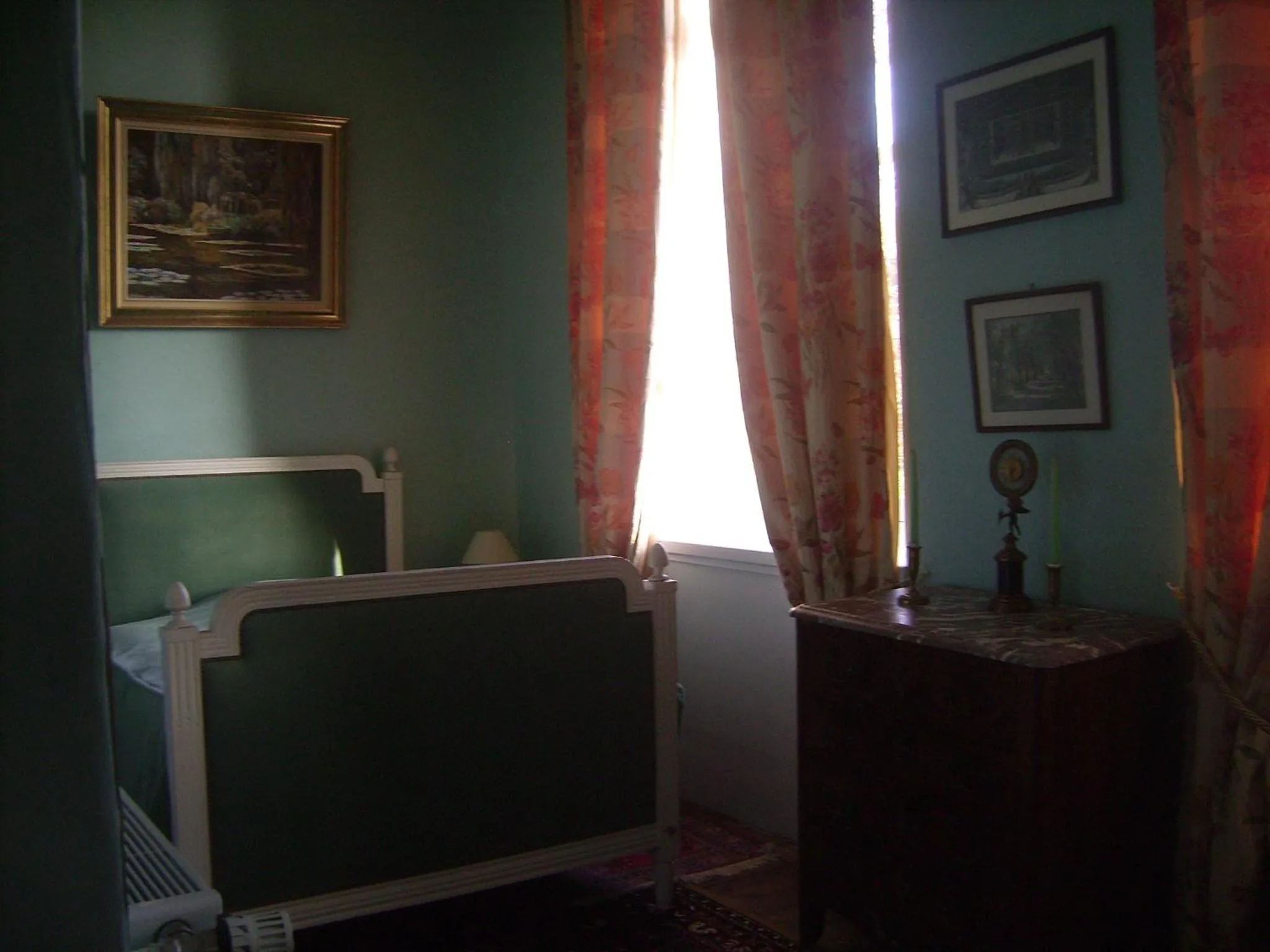 Photo of the whole room in Chambres d'hôtes & Gîtes du Château de Grand Rullecourt