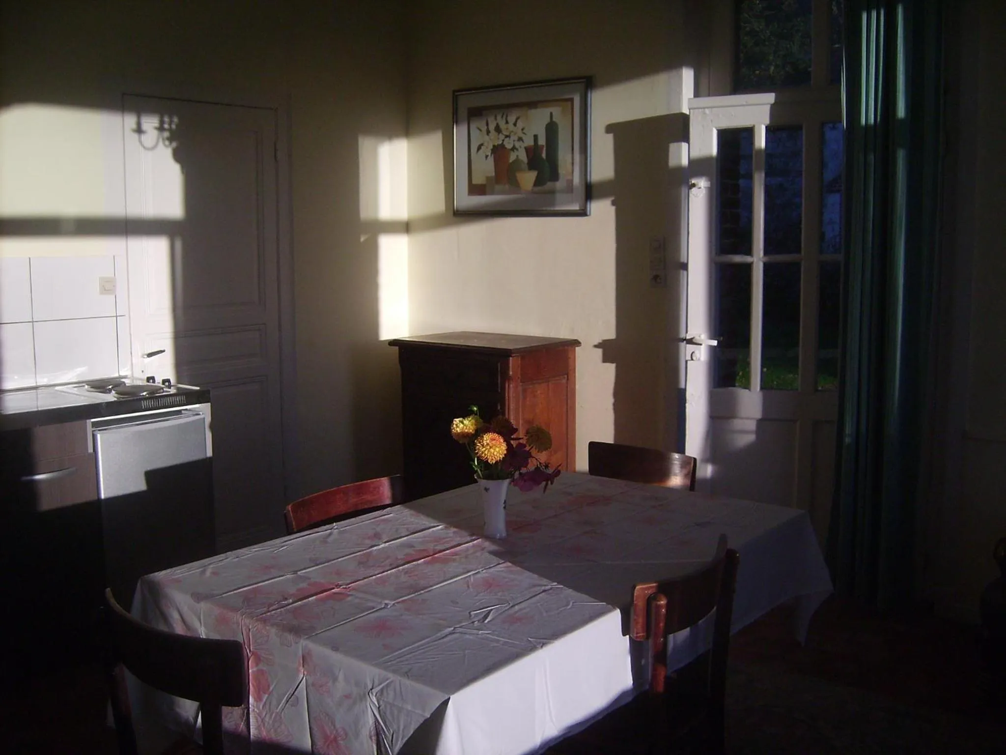 Kitchen or kitchenette, Bed in Chambres d'hôtes & Gîtes du Château de Grand Rullecourt