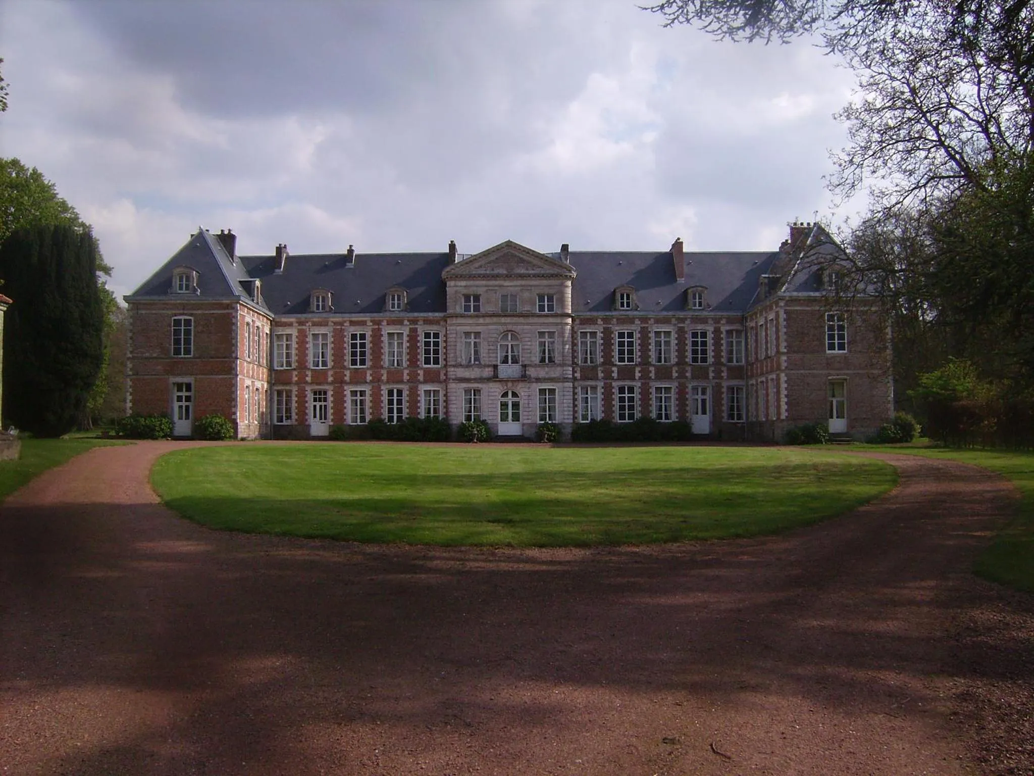 Facade/entrance in Chambres d'hôtes & Gîtes du Château de Grand Rullecourt
