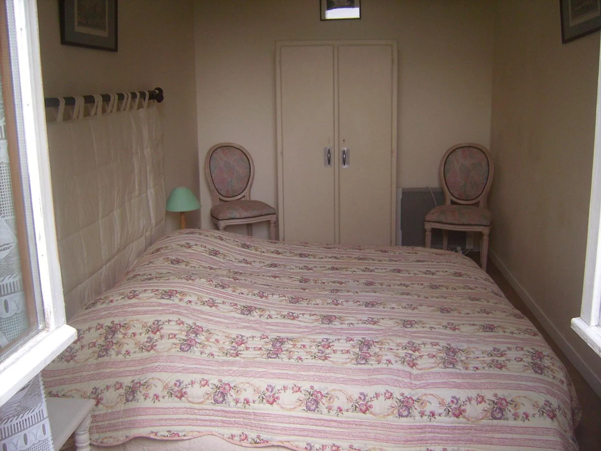 Photo of the whole room, Bed in Chambres d'hôtes & Gîtes du Château de Grand Rullecourt