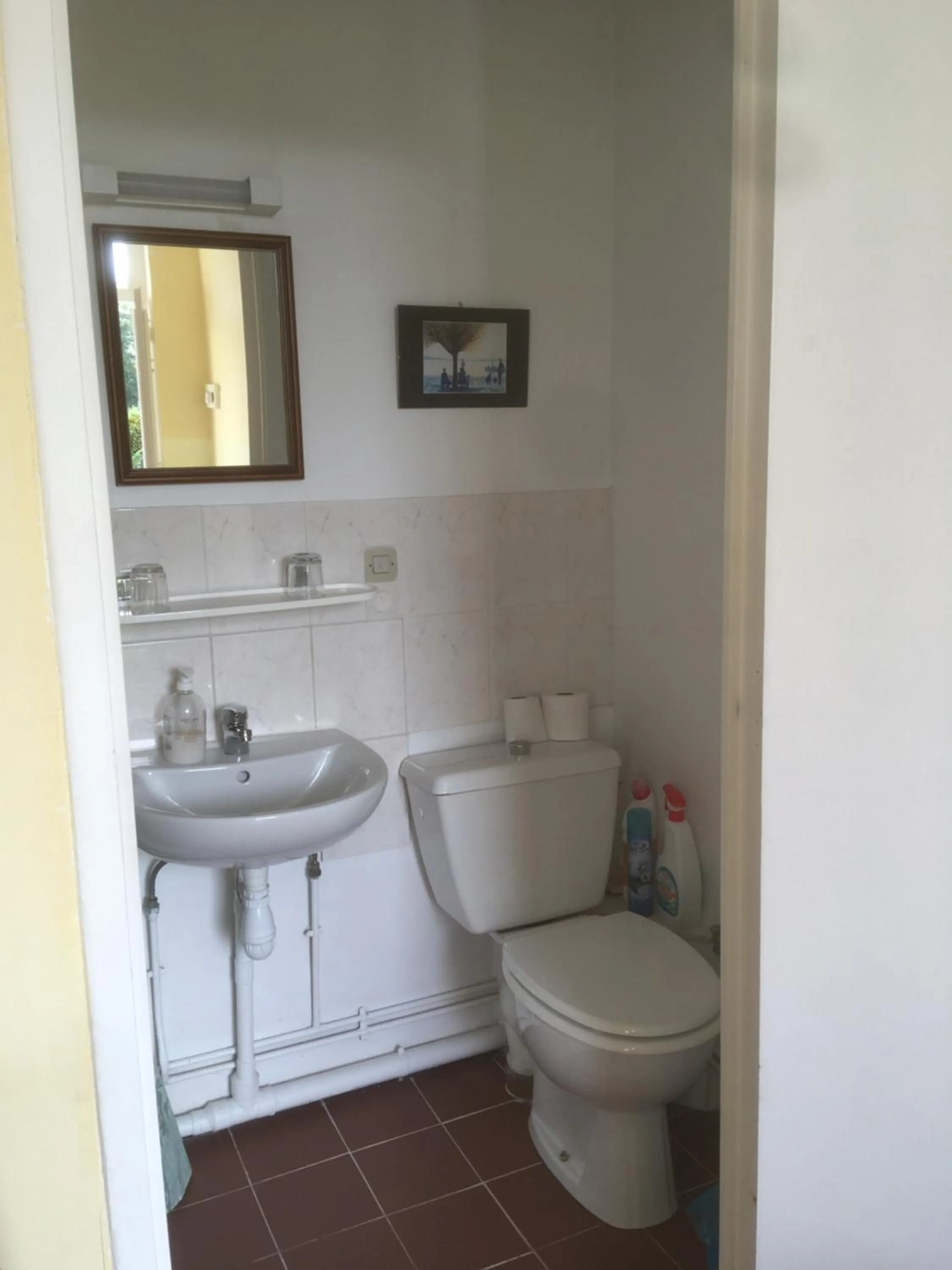 Toilet in Chambres d'hôtes & Gîtes du Château de Grand Rullecourt