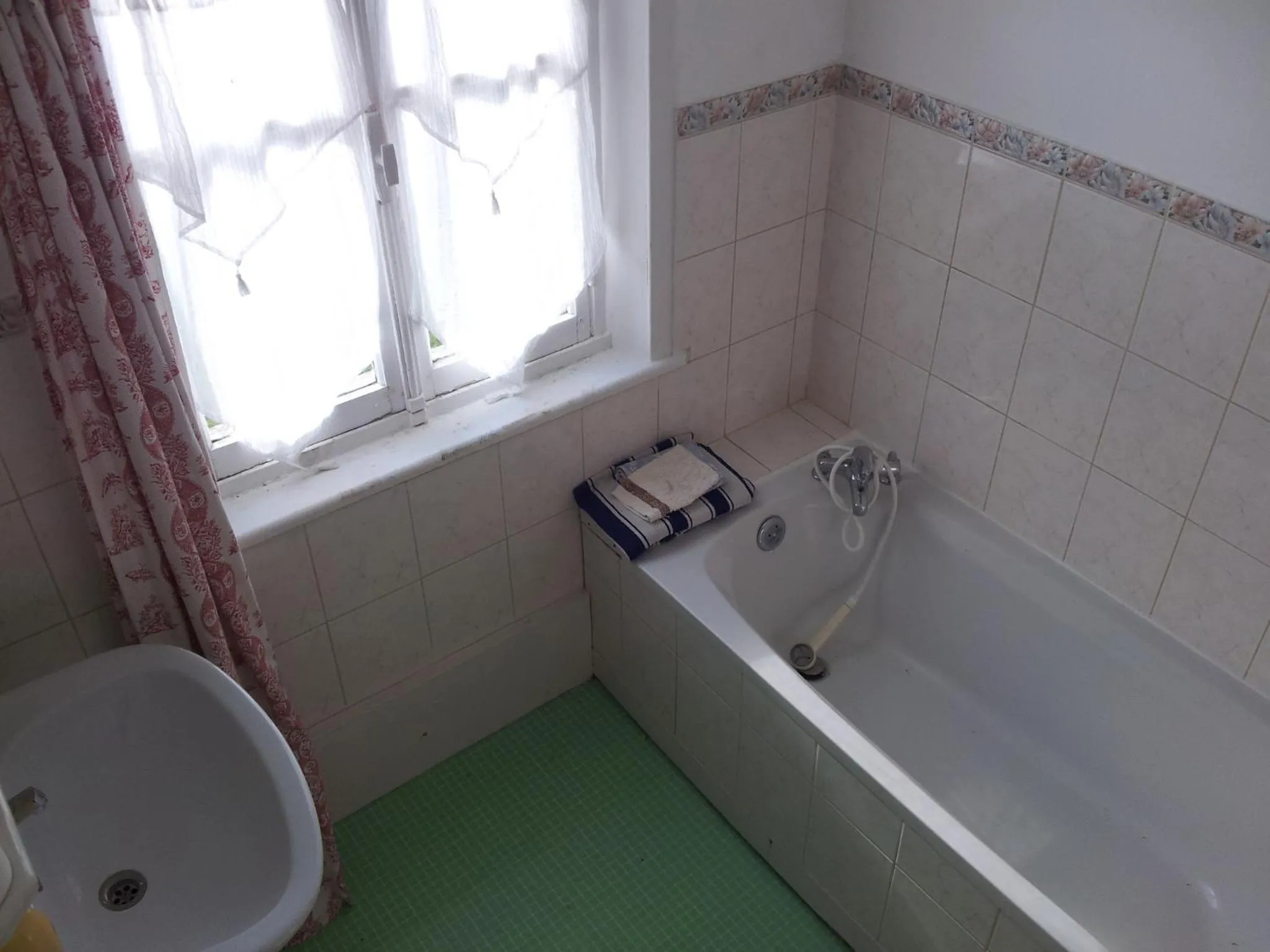 Bathroom in Chambres d'hôtes & Gîtes du Château de Grand Rullecourt