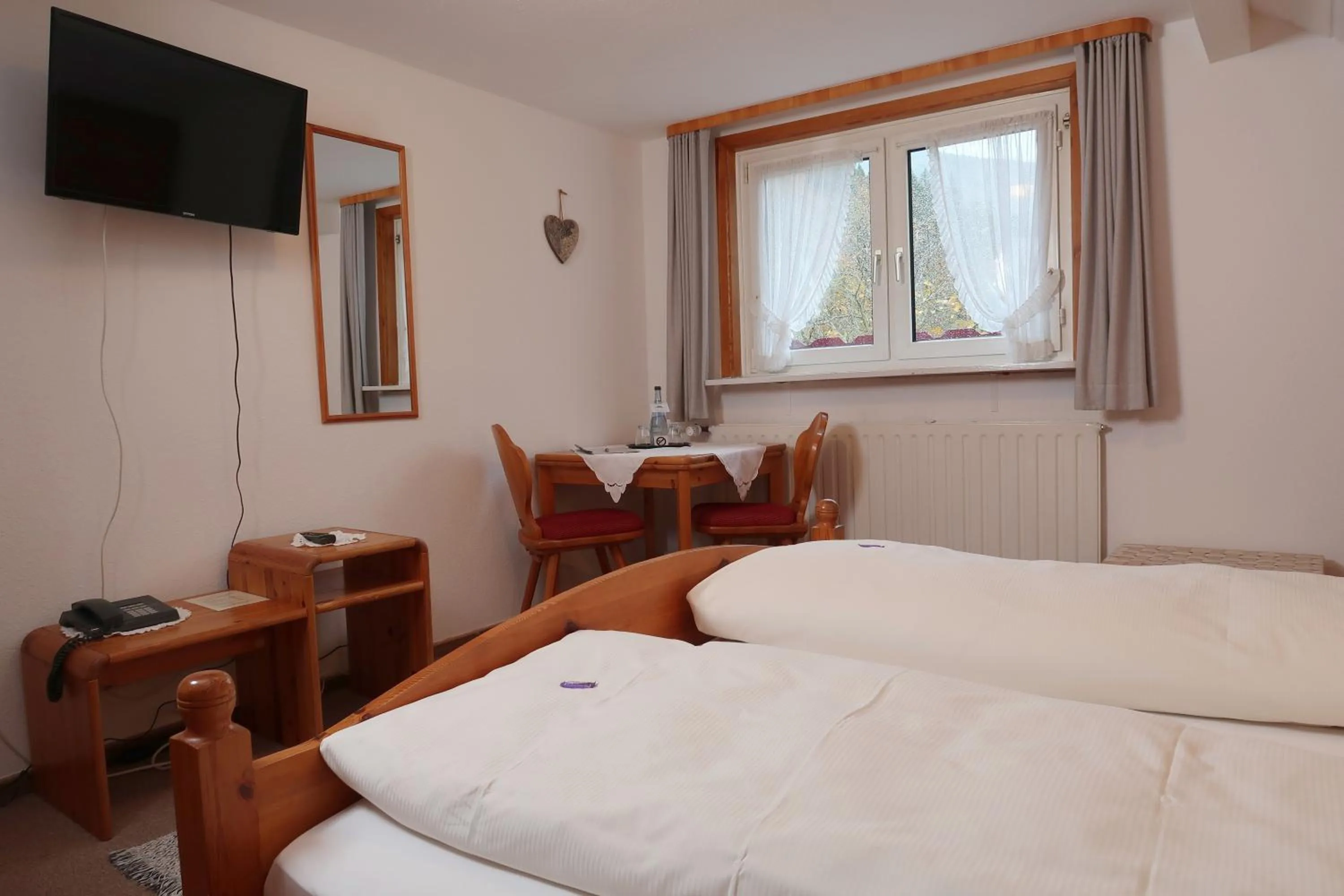 Photo of the whole room, Bed in Landgasthaus Kurz Hotel & Restaurant am Feldberg - Schwarzwald