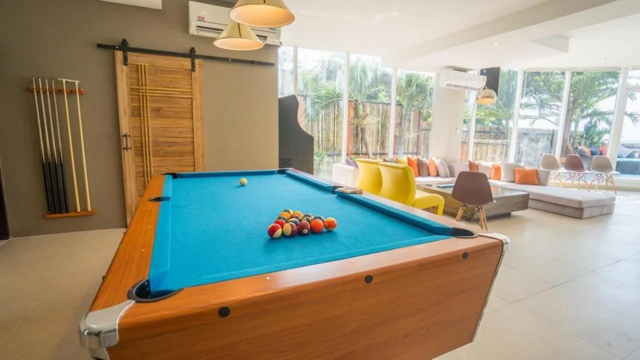 Billiard in Dojo pool villa