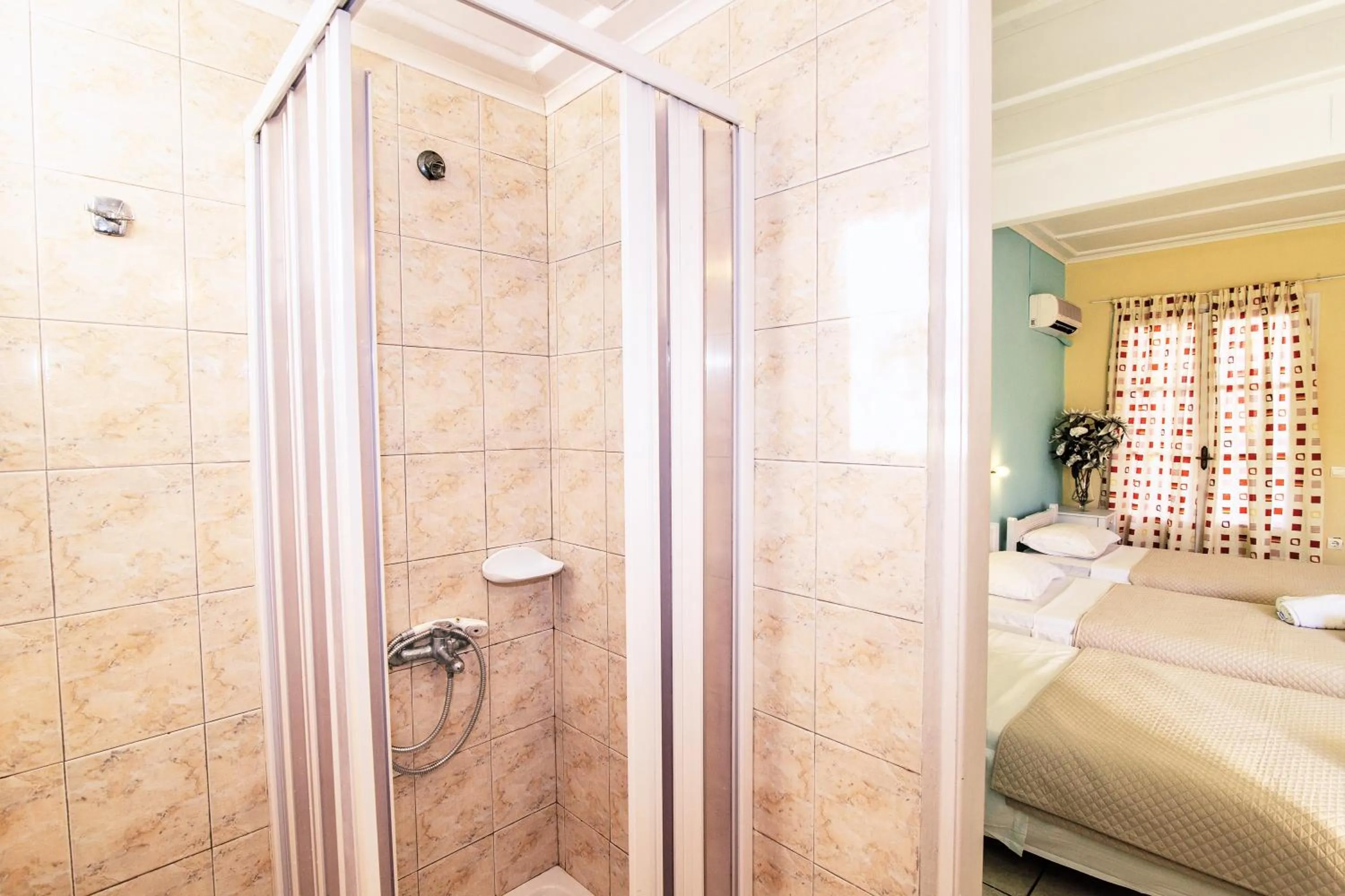 Shower, Bed in Blue Palm Hotel