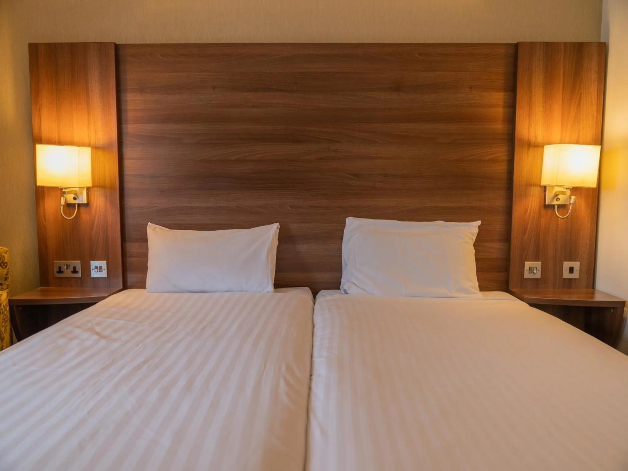 Bedroom, Bed in Days Inn Wetherby