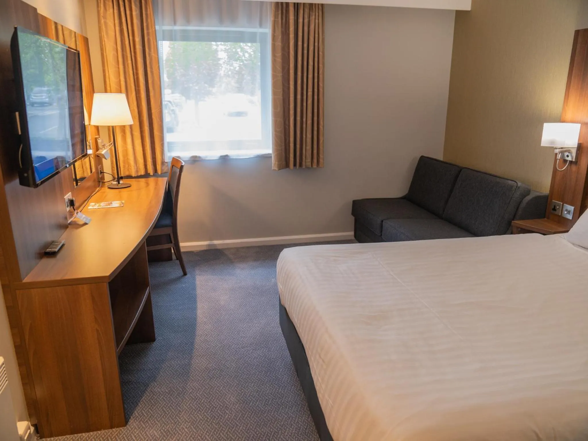 Bedroom, Bed in Days Inn Wetherby