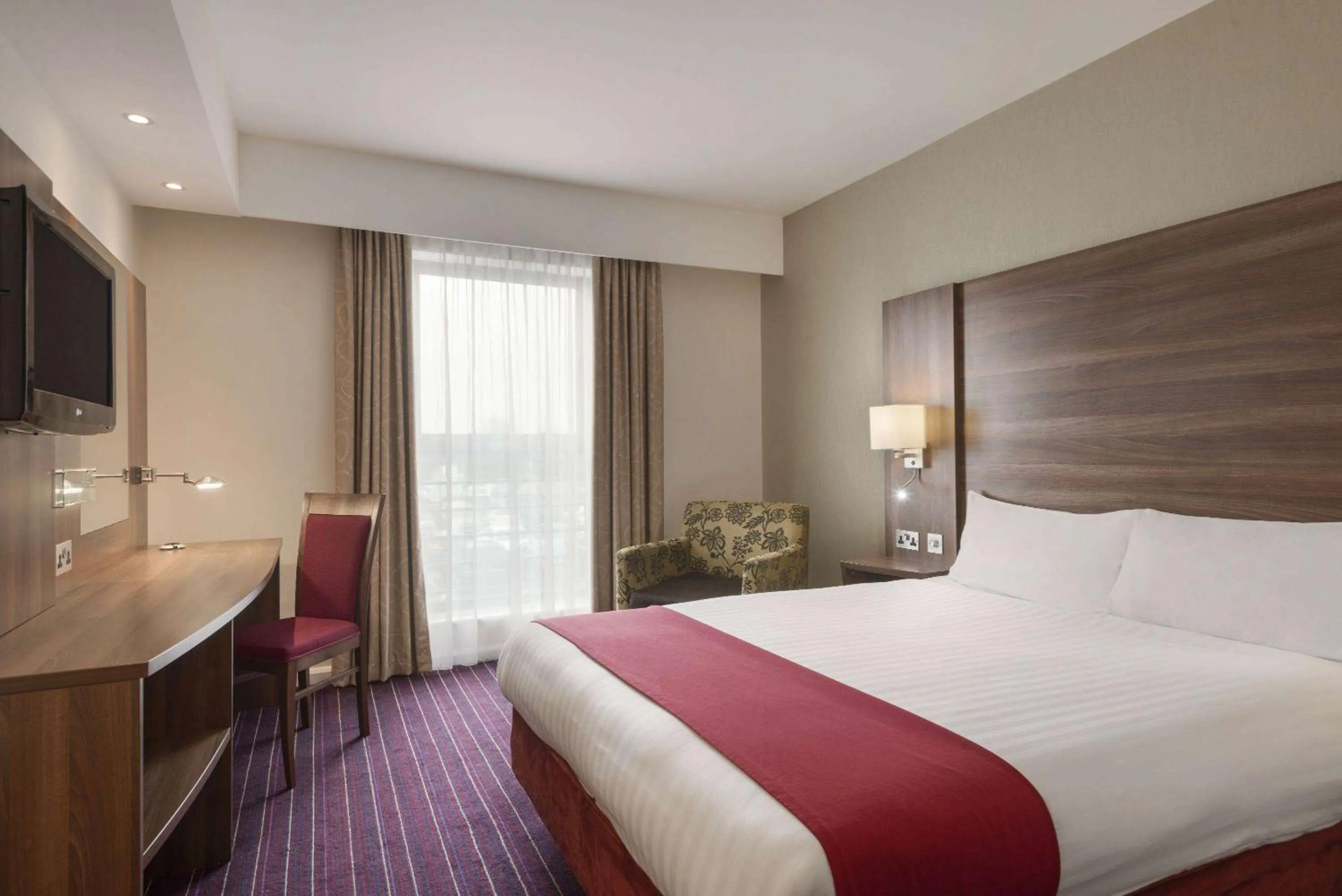 Photo of the whole room, Bed in Days Inn Wetherby