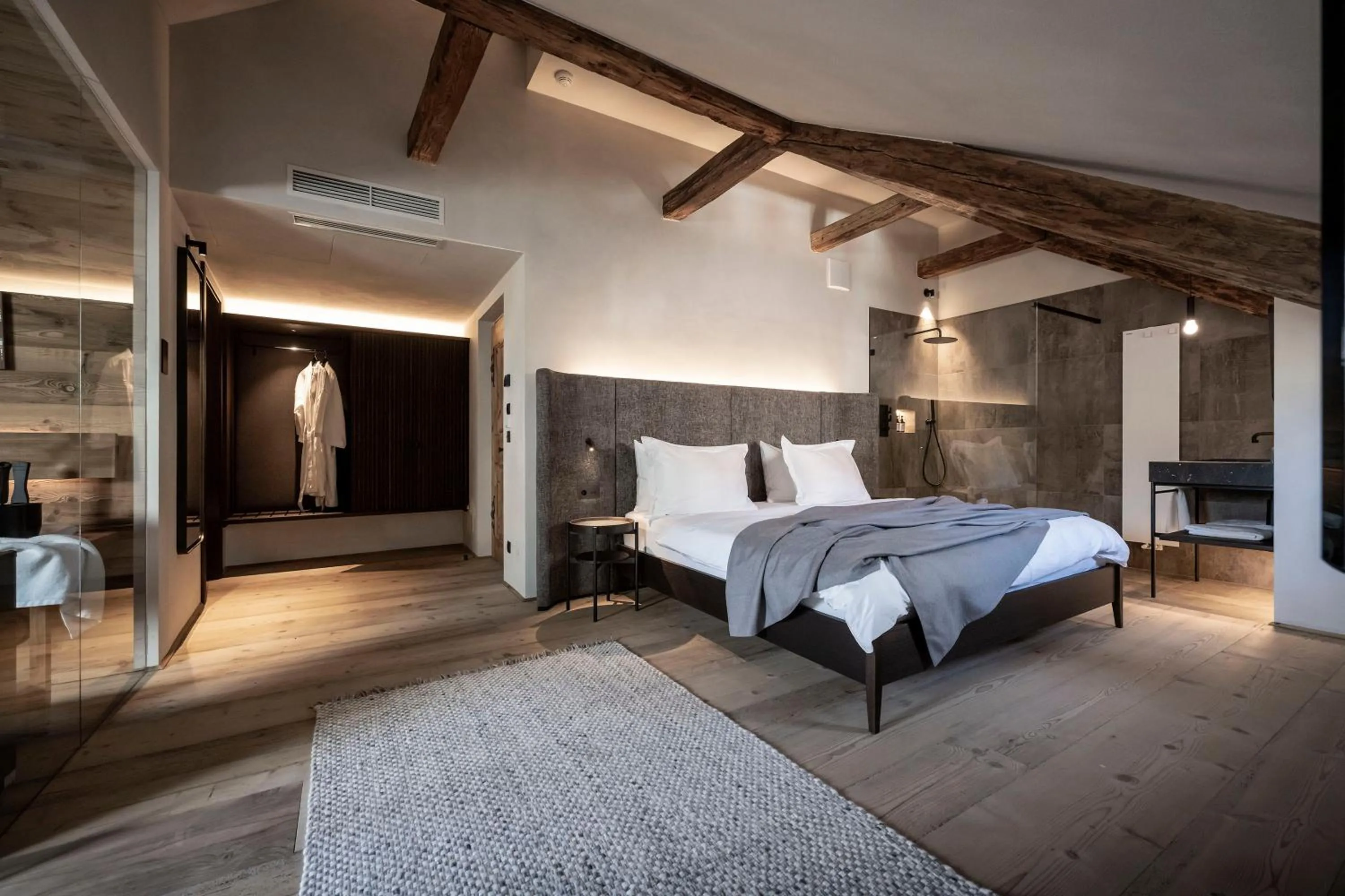 Photo of the whole room, Bed in Hotel Ansitz Steinbock