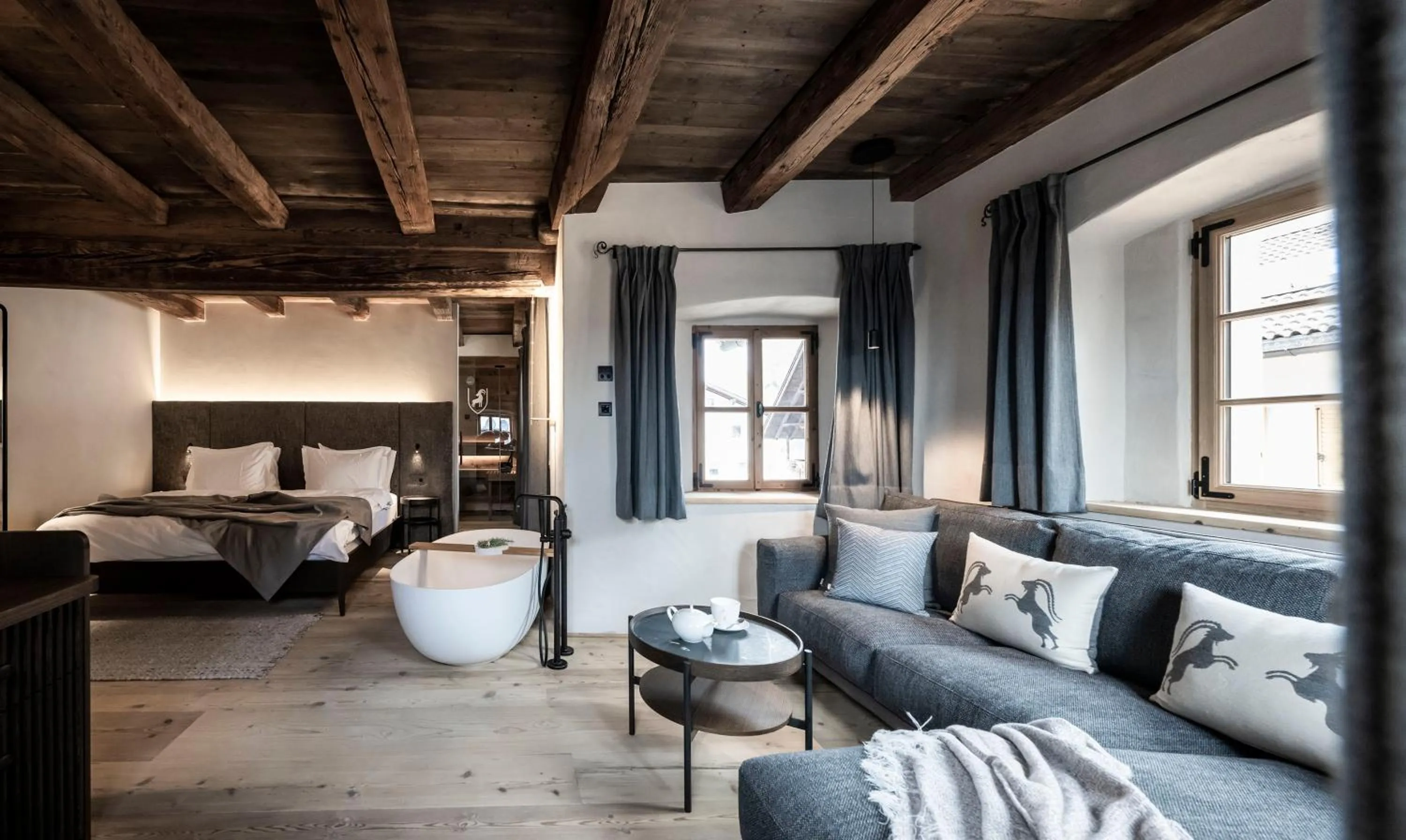 Photo of the whole room, Bed in Hotel Ansitz Steinbock