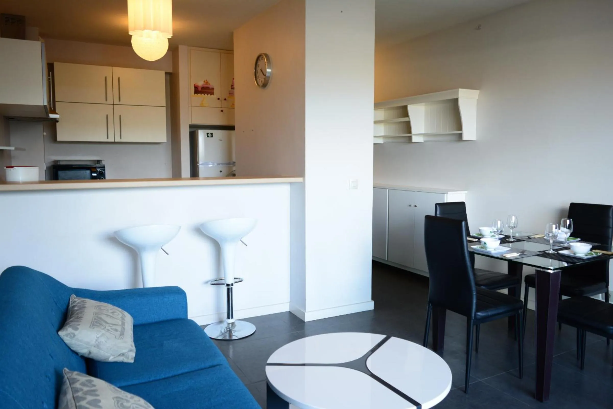 Living room in Moana Studio - downtown Papeete - WiFi AC Netflix parking - 3 people