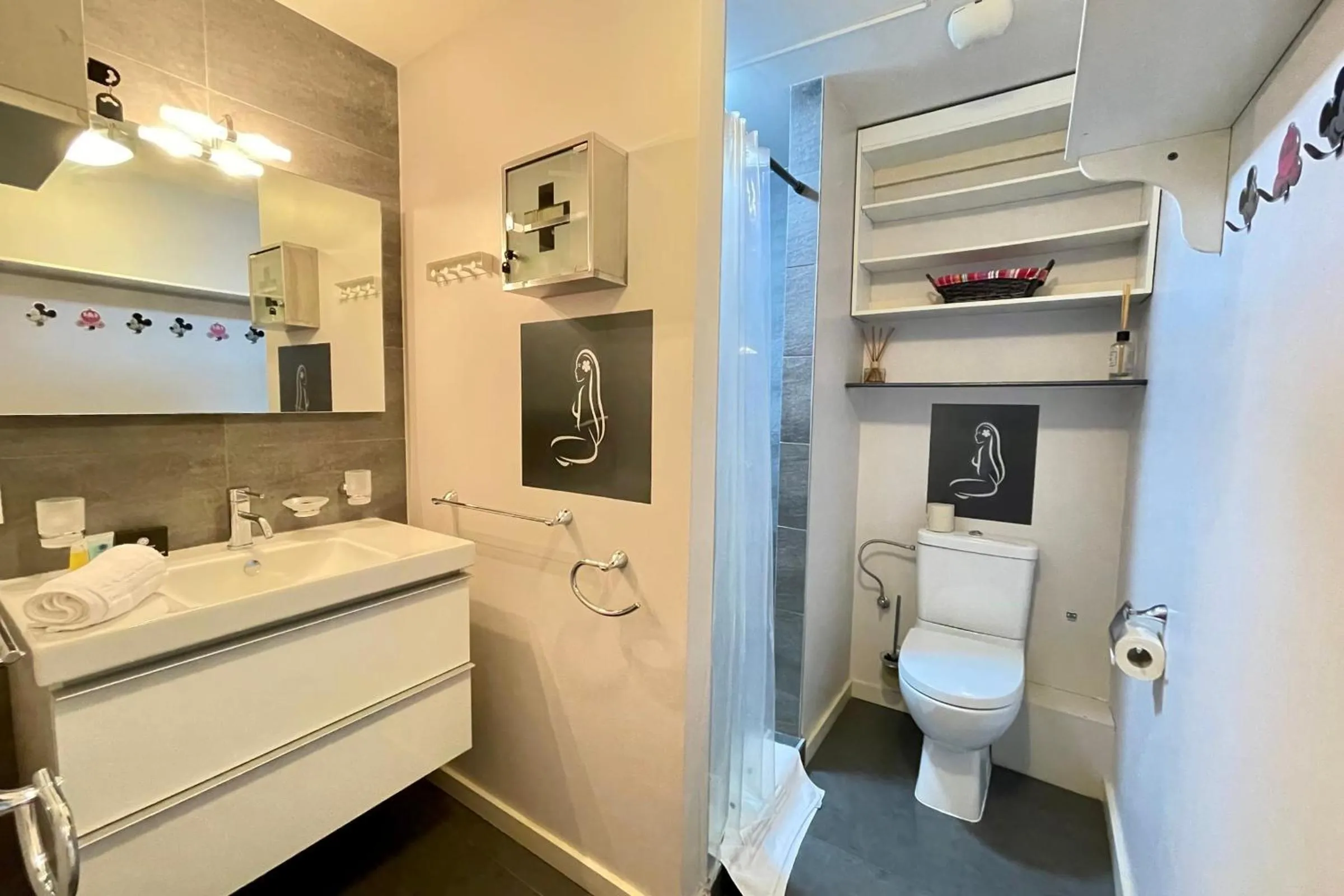 Shower in Moana Studio - downtown Papeete - WiFi AC Netflix parking - 3 people