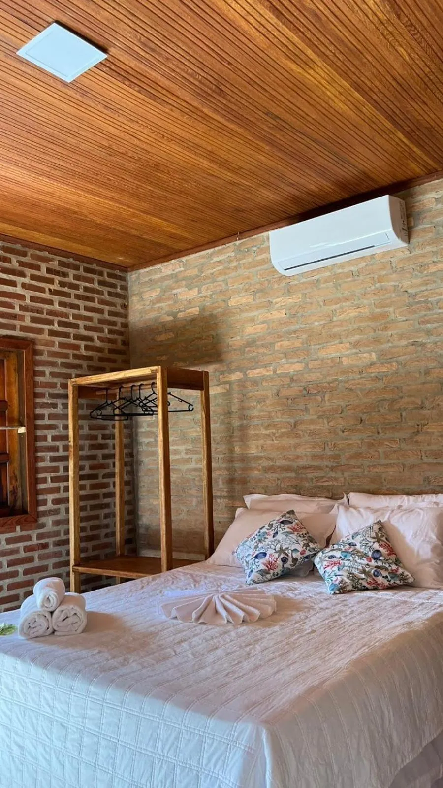 towels, Bed in Vila das Mangabeiras Corumbau