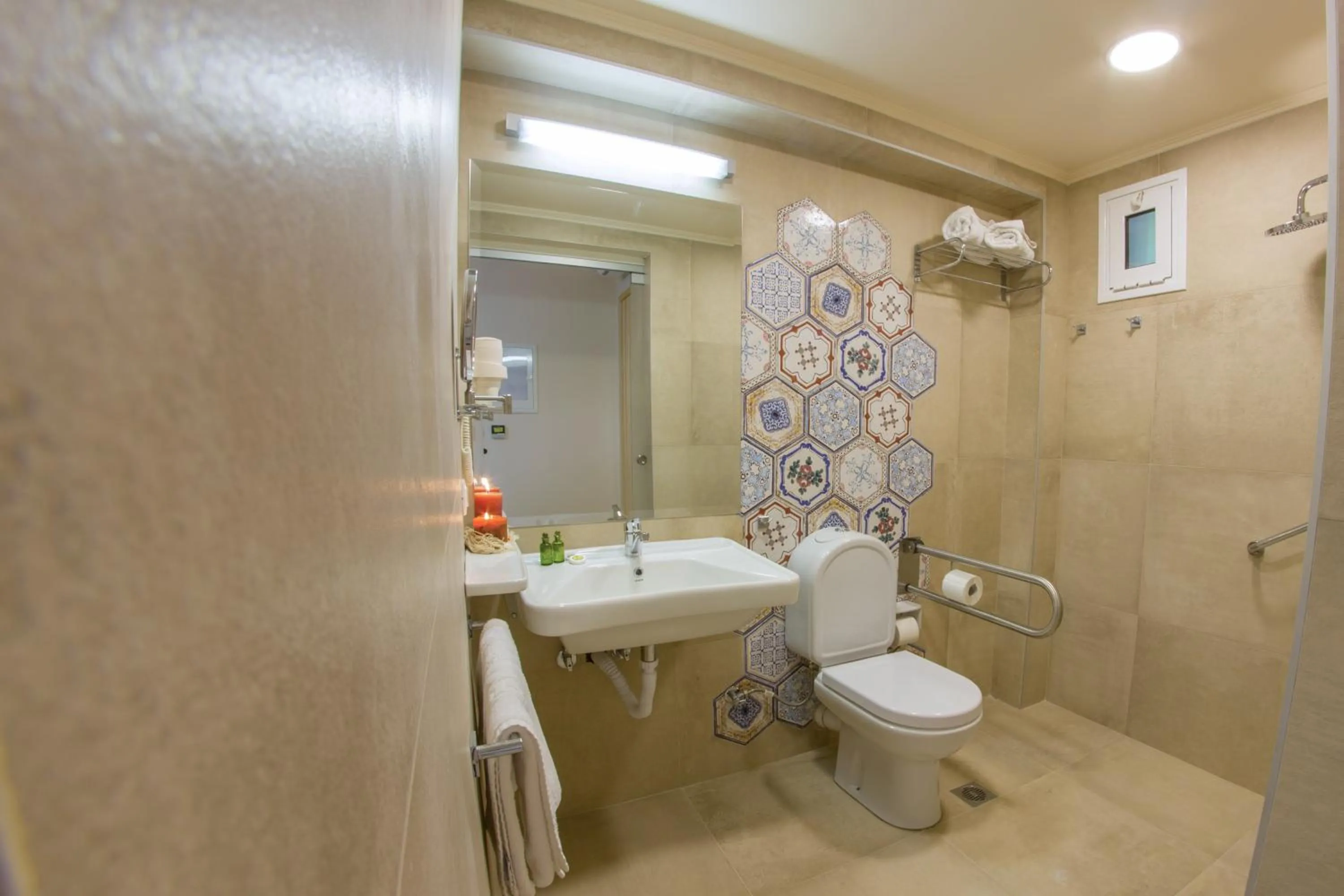 Bathroom in Pitsakis Hotel