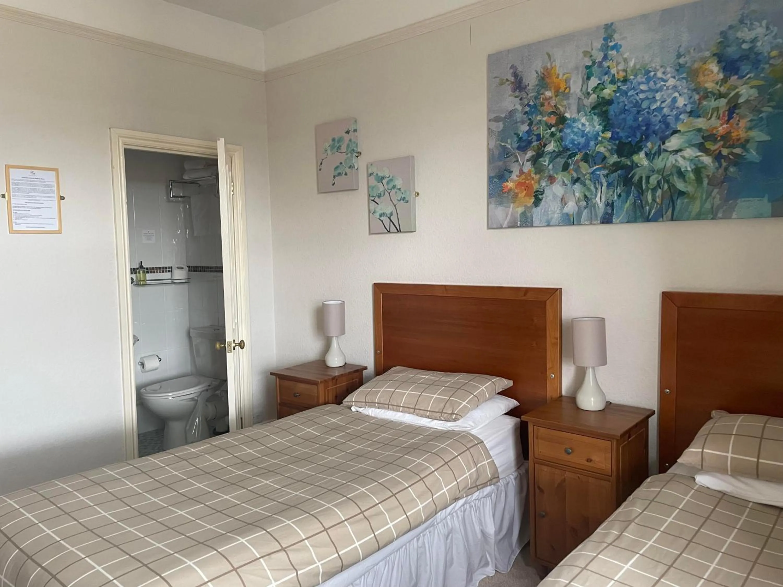 Bedroom, Bed in Highland Moors