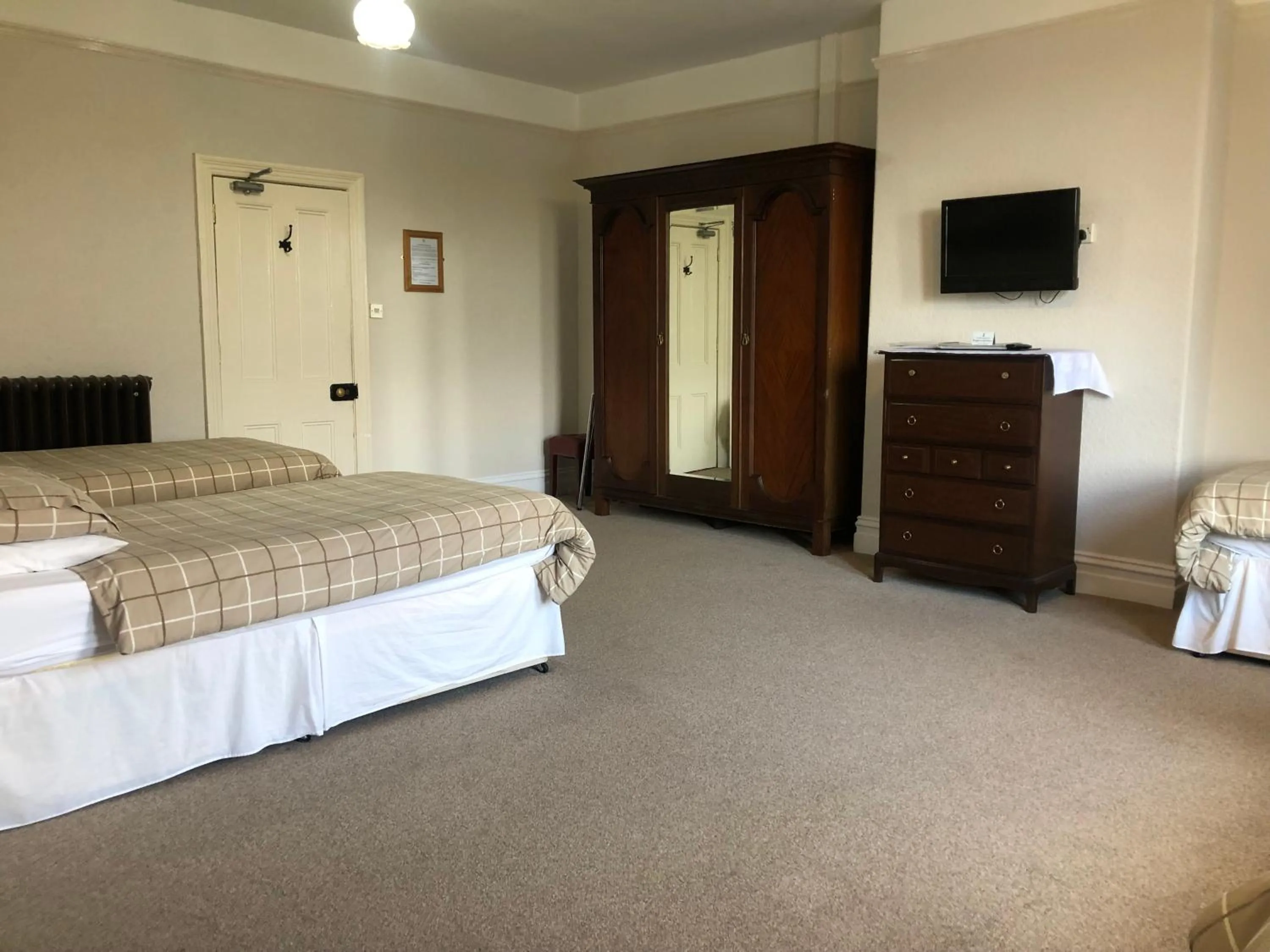 Bedroom, Bed in Highland Moors