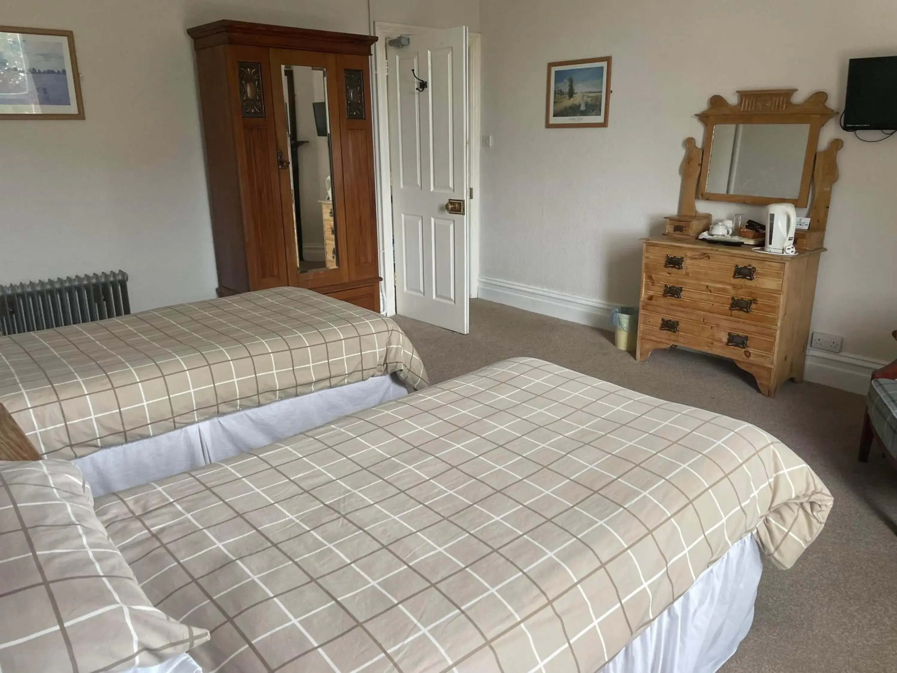 Twin Room with Private External Bathroom - single occupancy in Highland Moors Twin Room with Private External Bathroom - single occupancy in Highland Moors