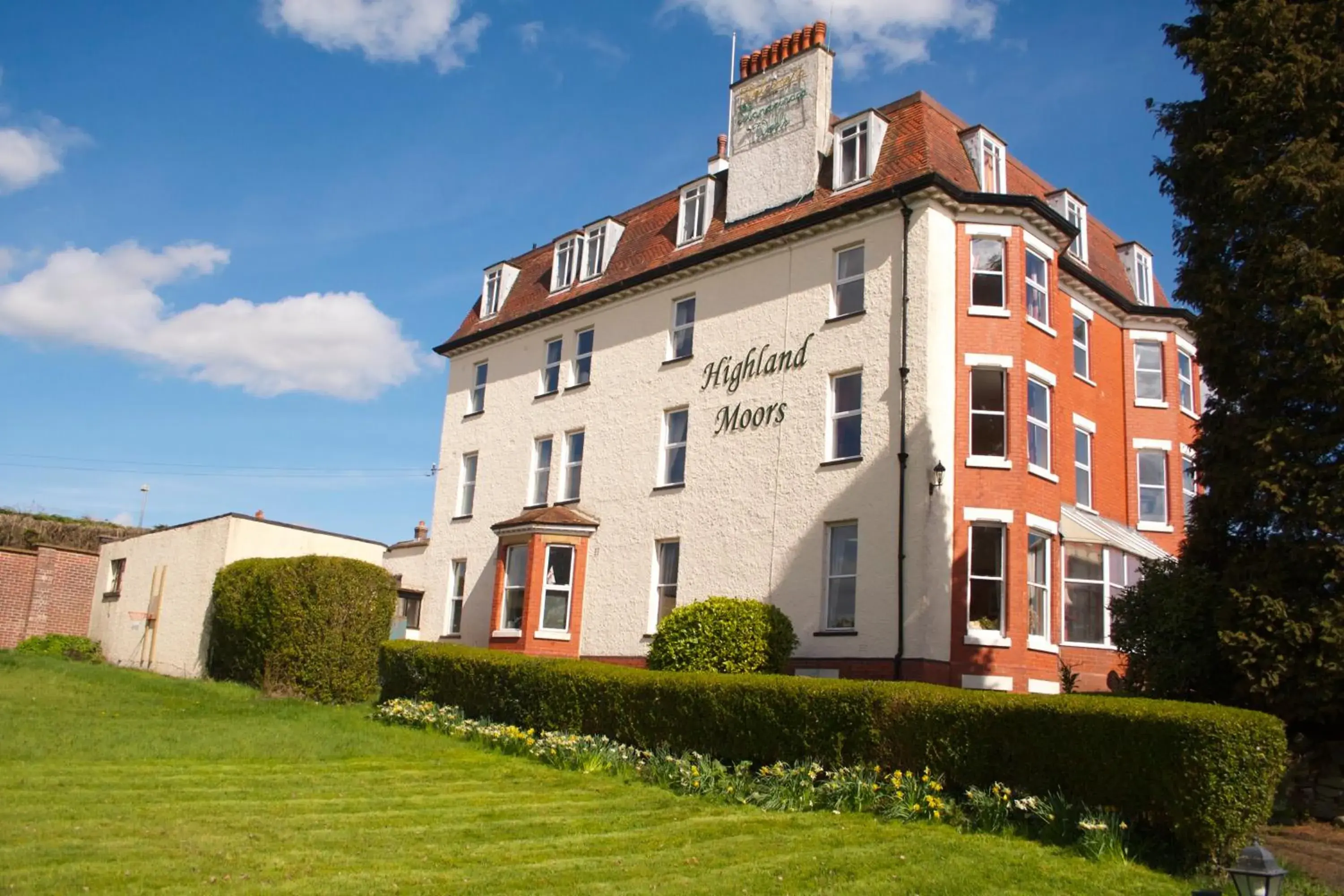 Facade/entrance in Highland Moors Facade/entrance in Highland Moors