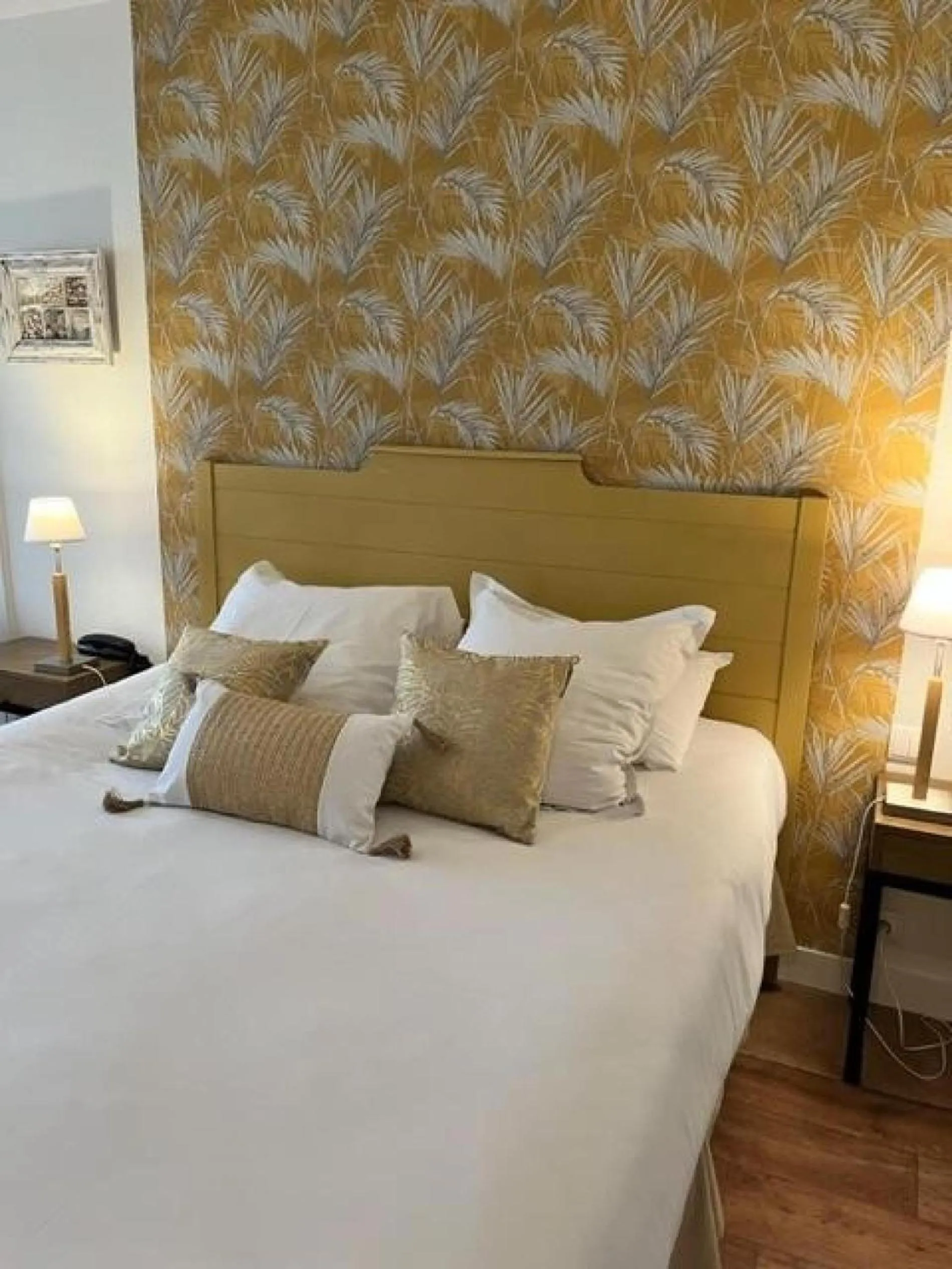 Bedroom, Bed in Logis Hôtel Le Central