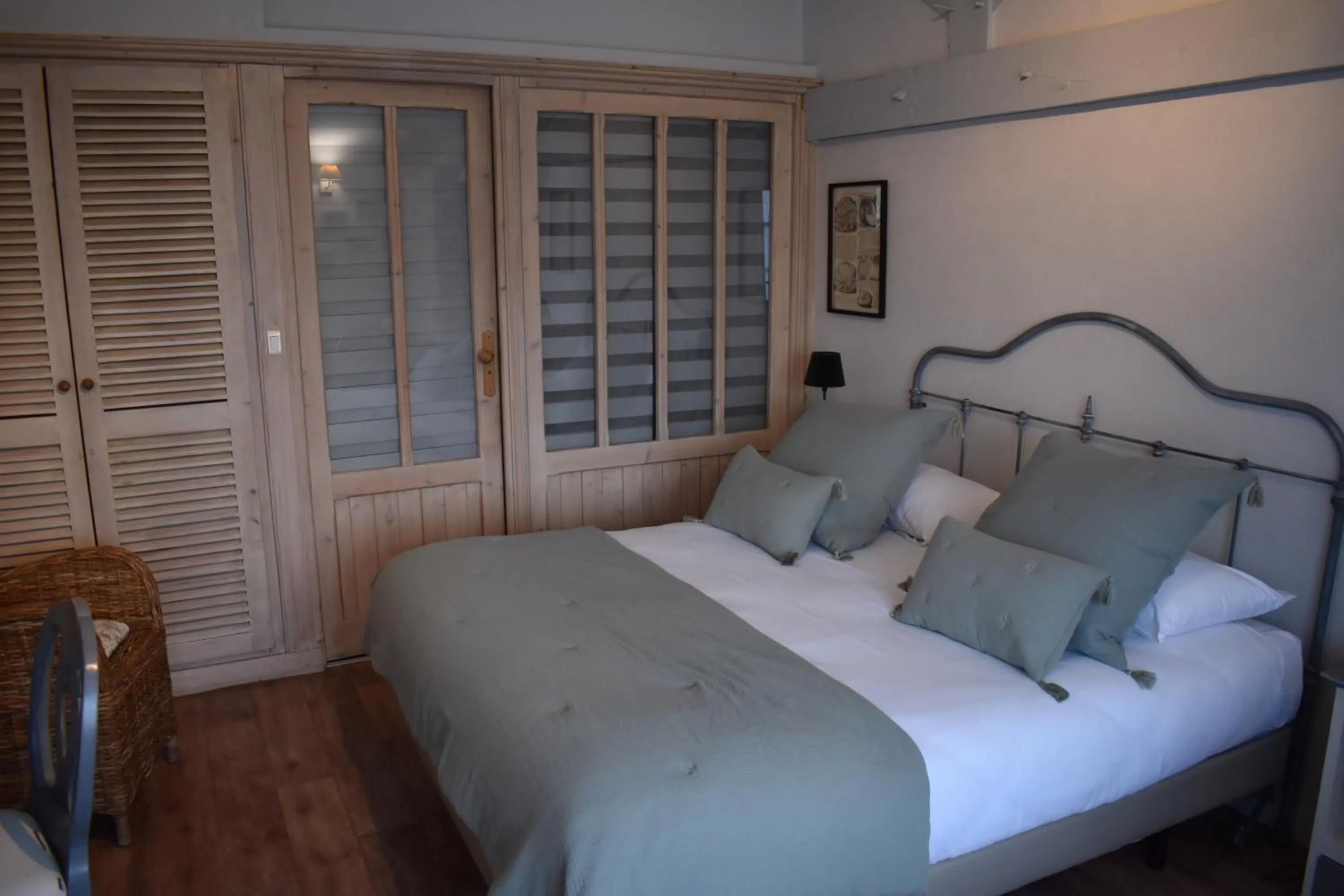 Bedroom, Bed in Logis Hôtel Le Central