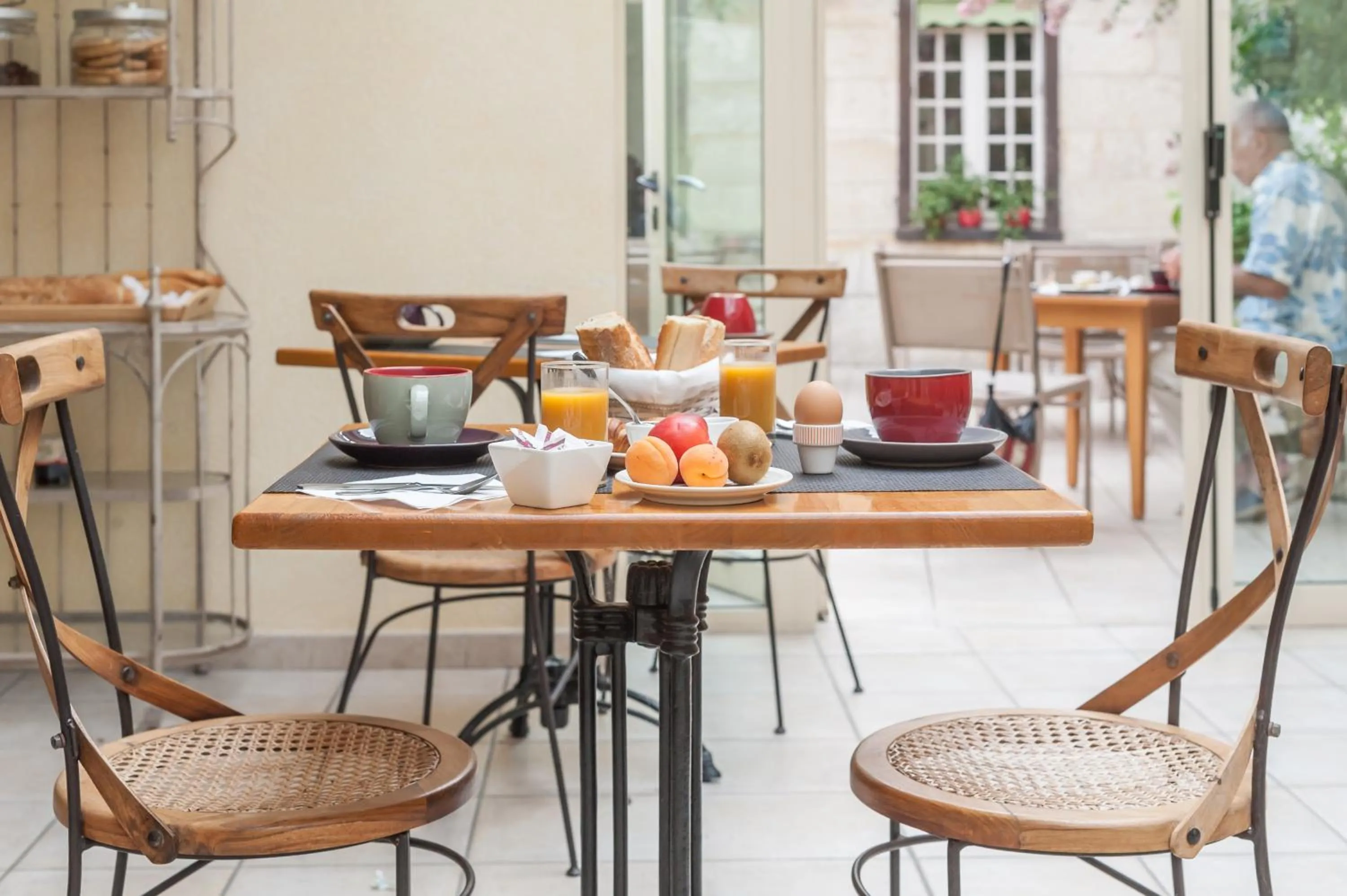 Buffet breakfast in Logis Hôtel Le Central