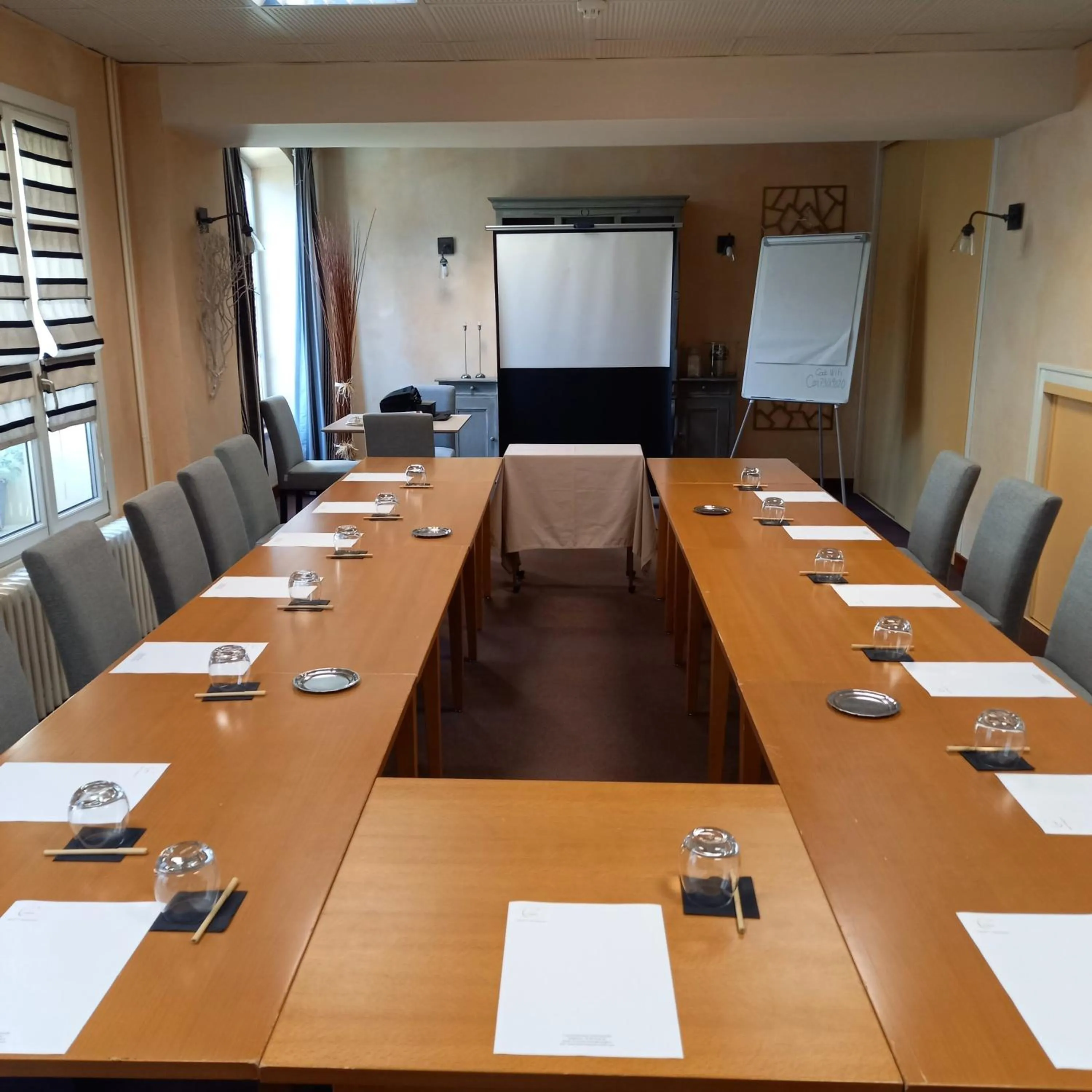 Business facilities in Logis Hôtel Le Central