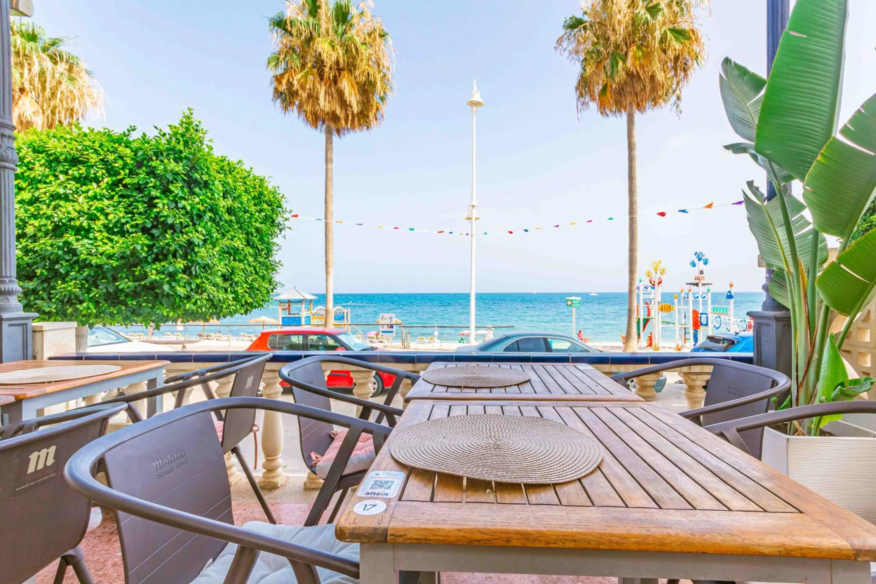 Restaurant/places to eat in Hotel Altaia