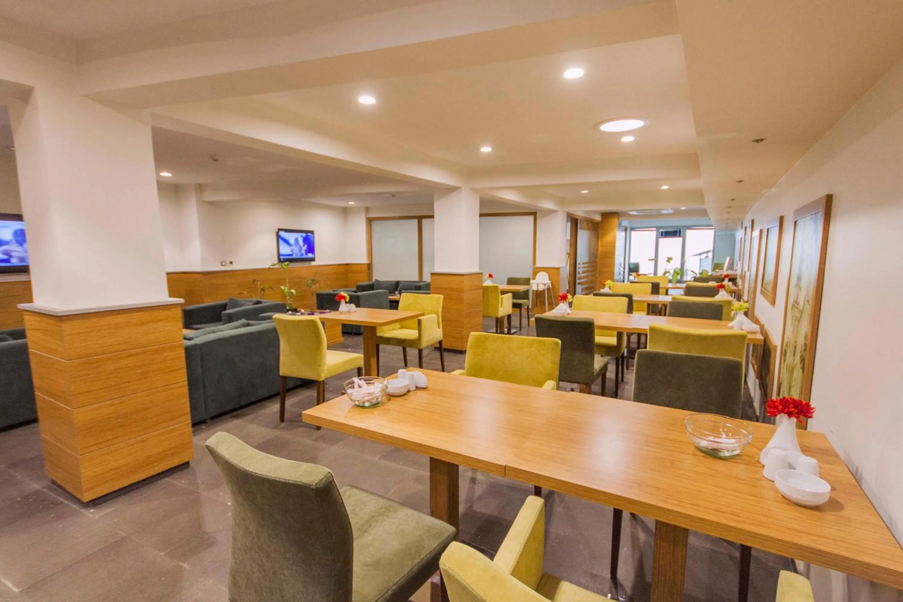 Restaurant/places to eat in Nish İstanbul Suites & Hotel