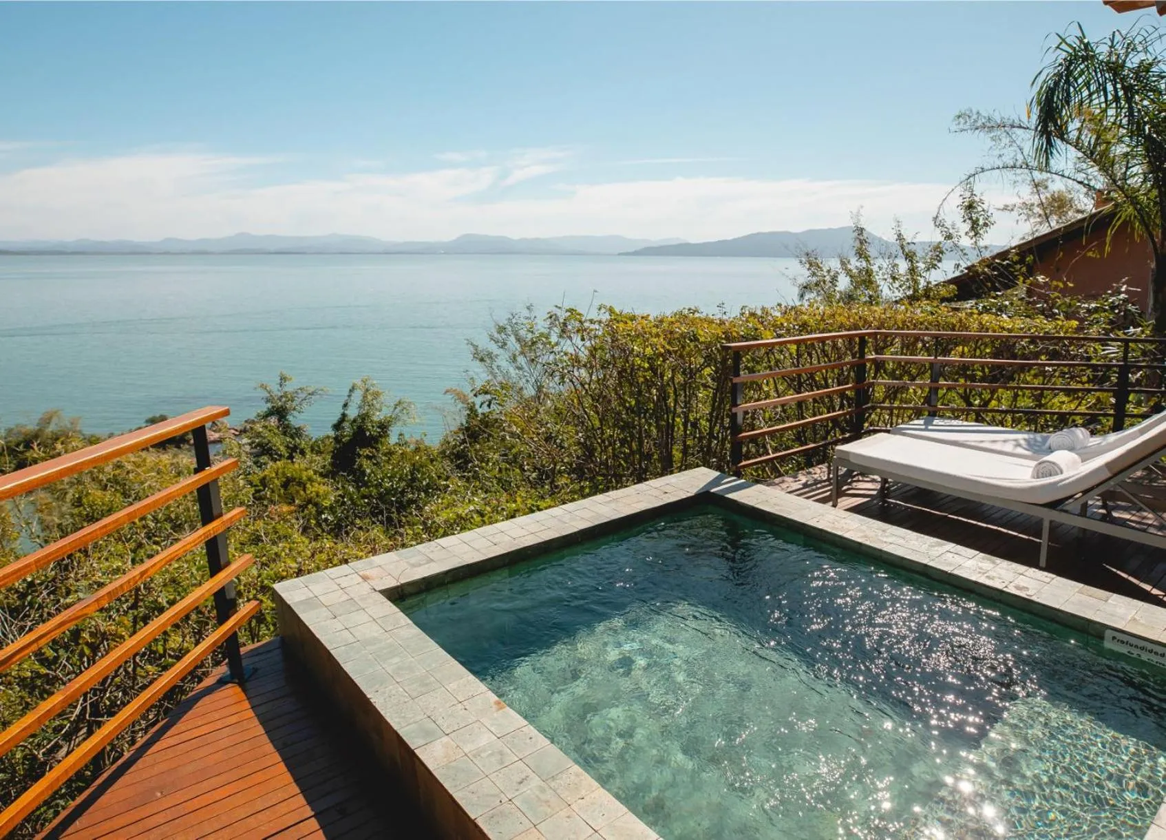 Photo of the whole room in Ponta dos Ganchos