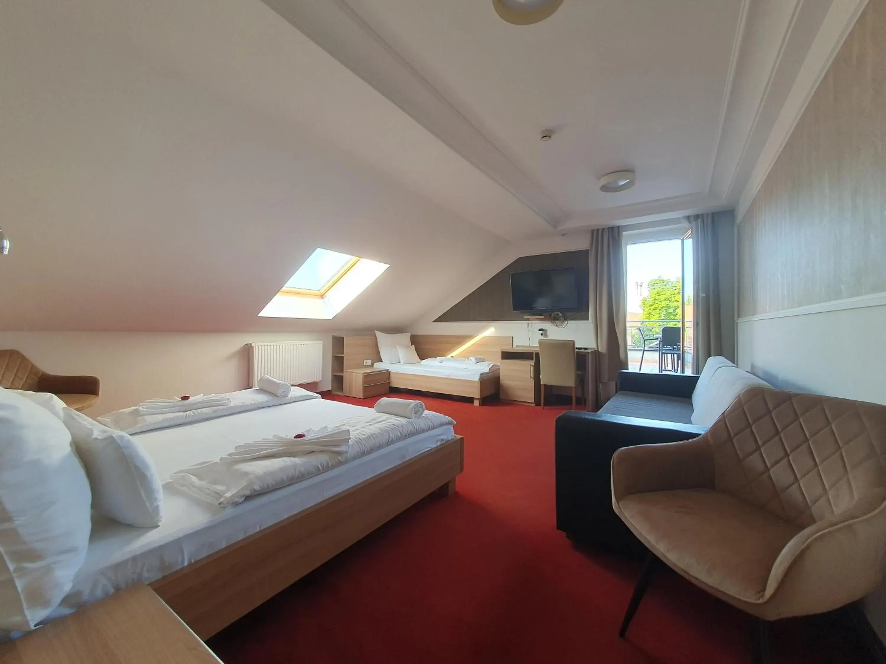 Triple Room in Corvina Hotel-Restaurant Triple Room in Corvina Hotel-Restaurant