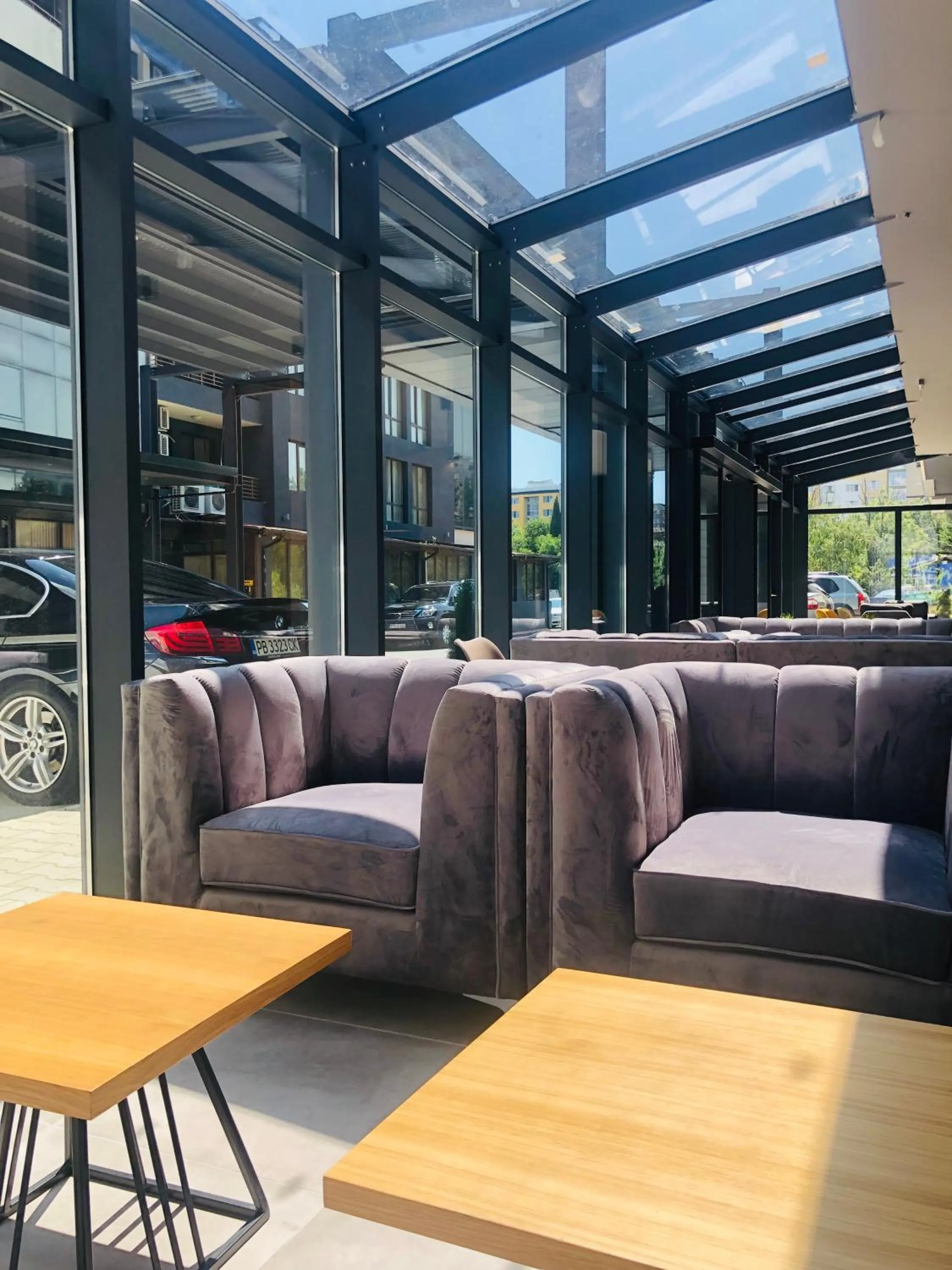 Day in Avenue Hotel Deluxe