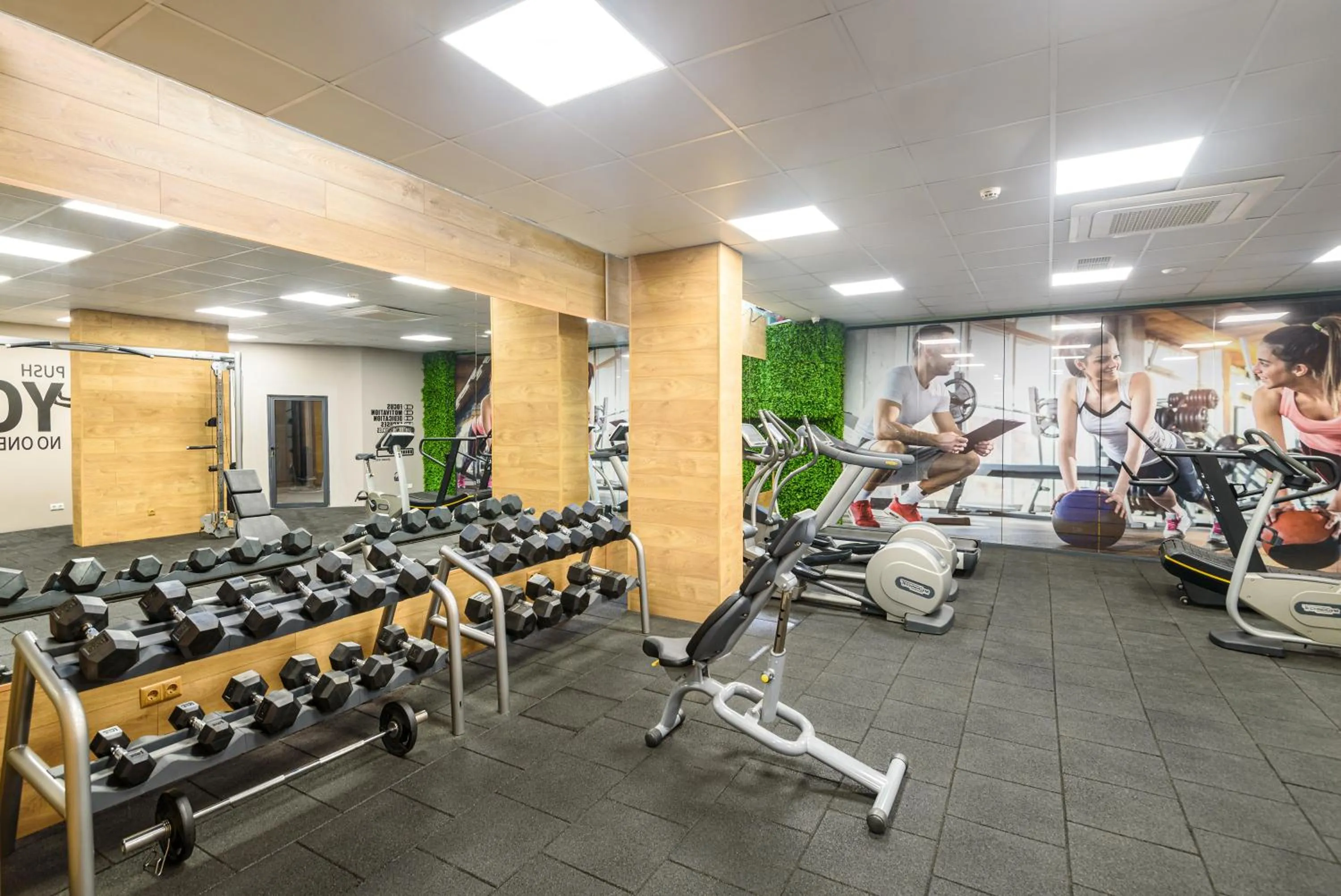 Fitness centre/facilities in Avenue Hotel Deluxe