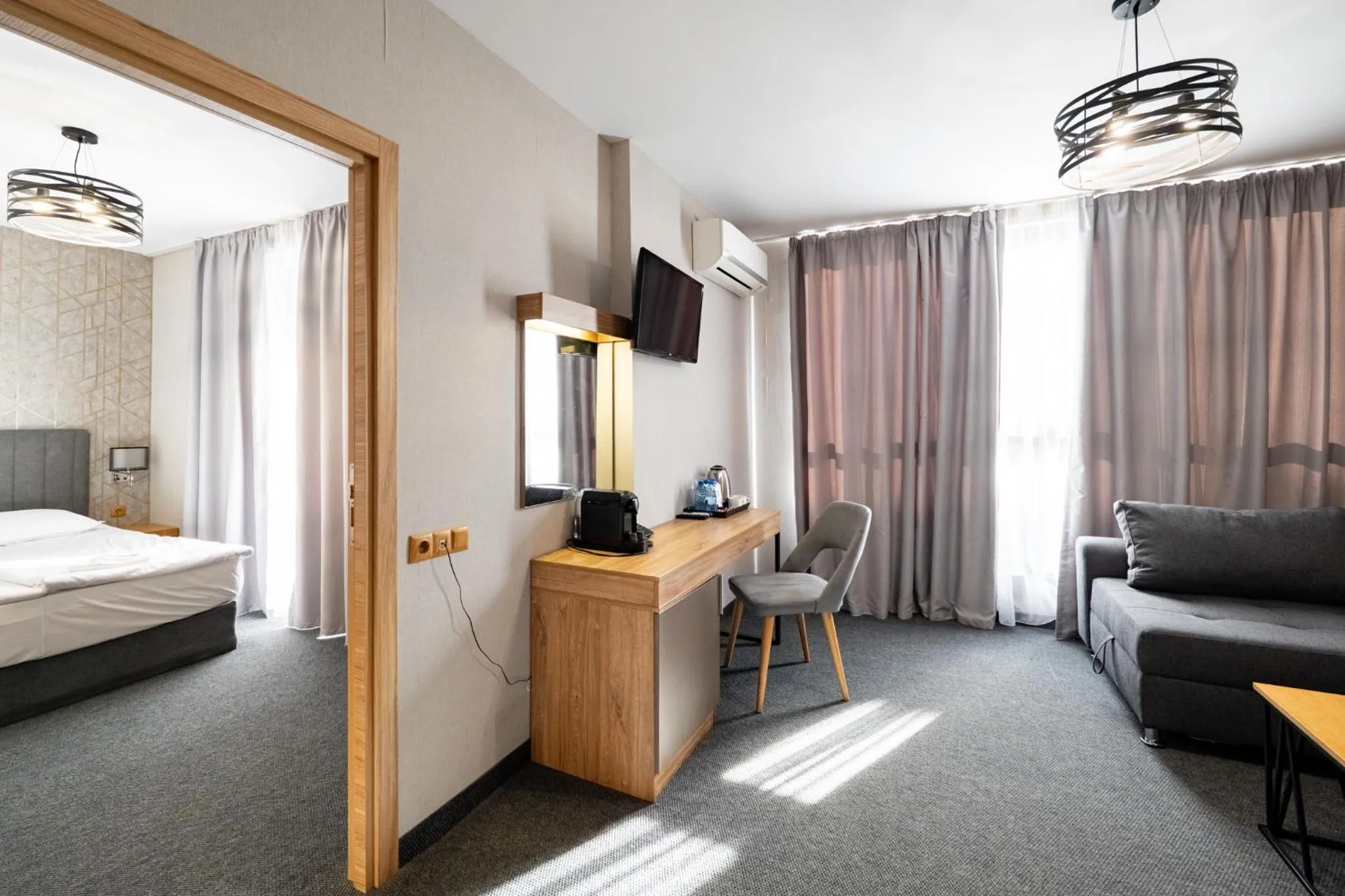 Living room, Bed in Avenue Hotel Deluxe