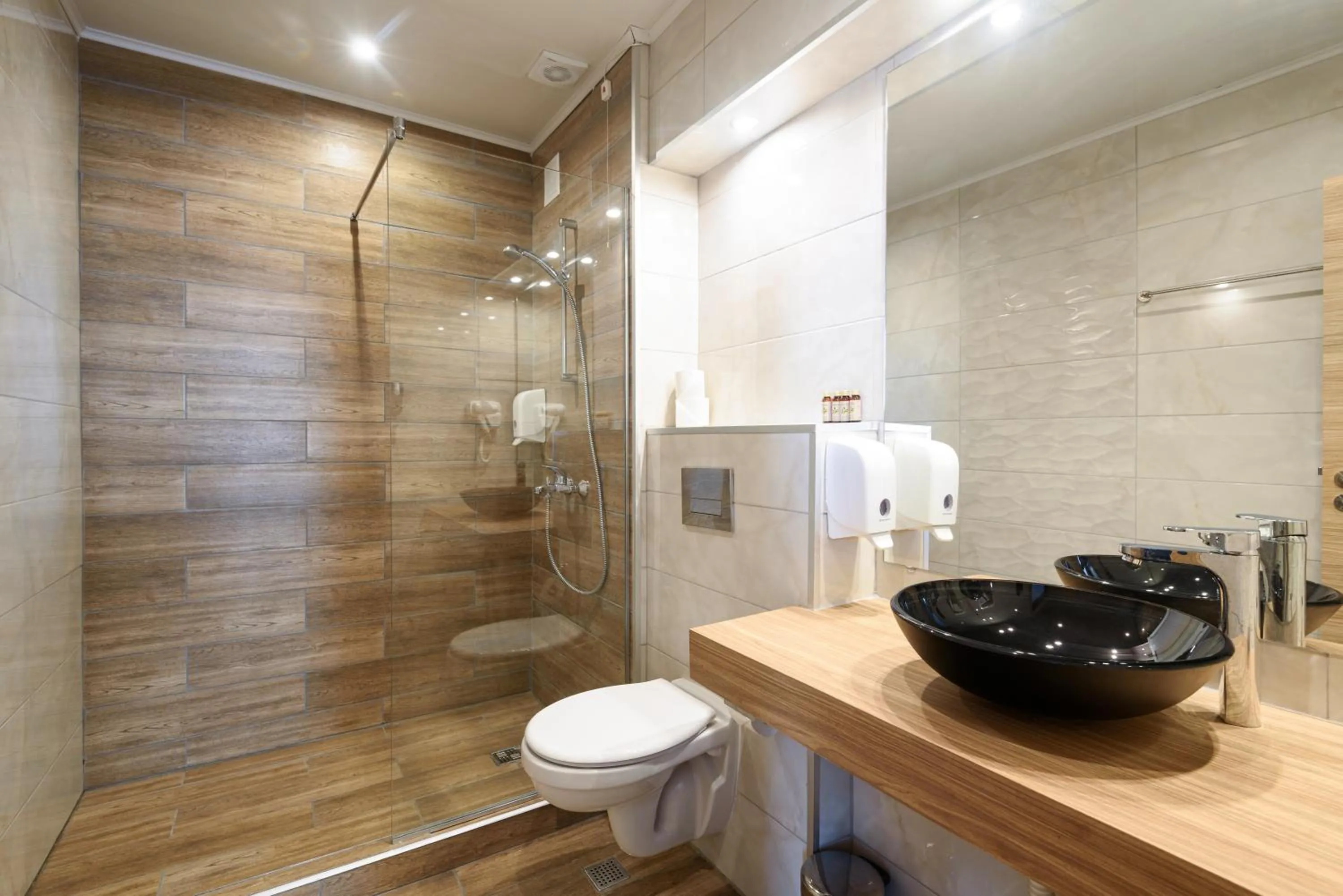 Shower in Avenue Hotel Deluxe