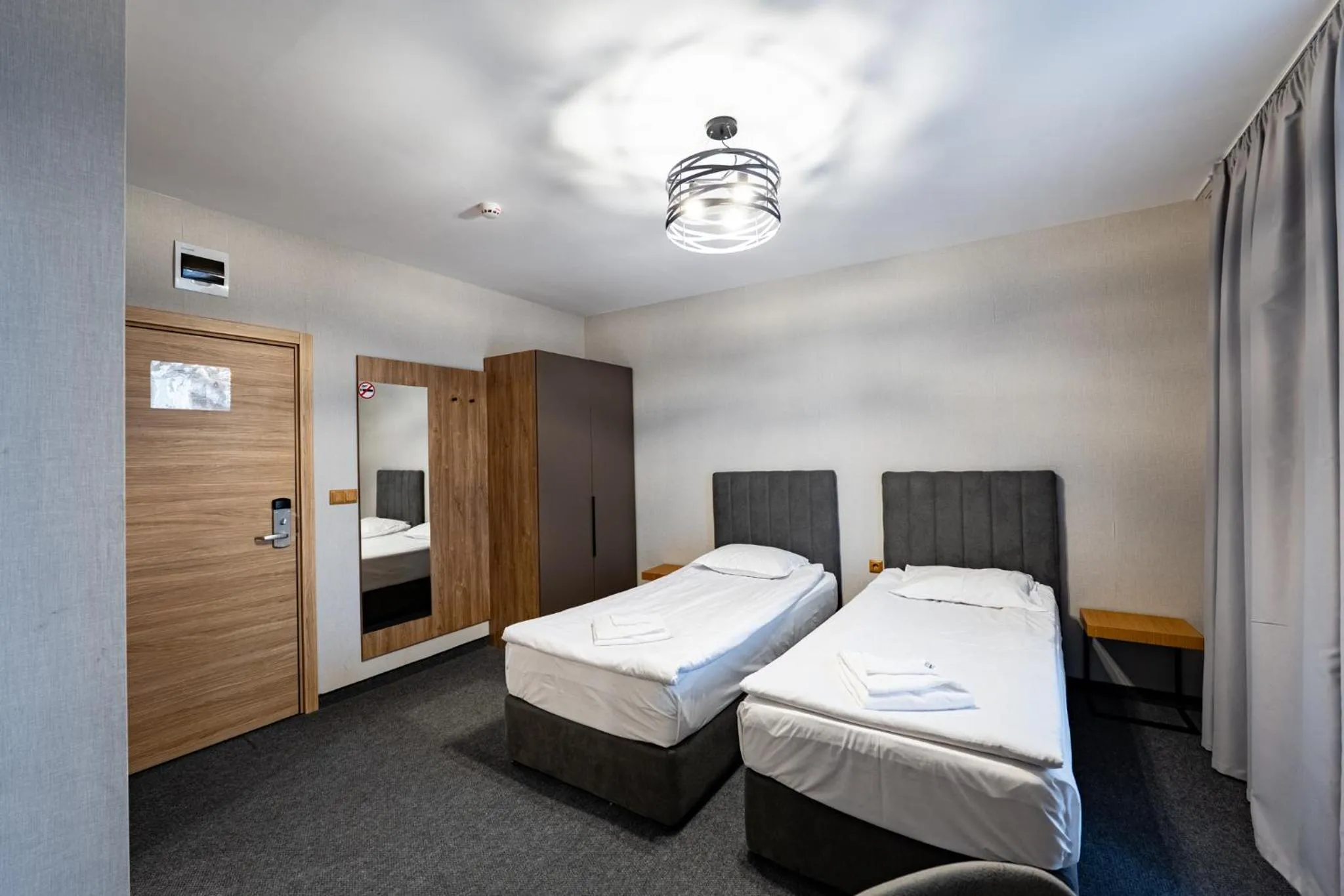 Bedroom, Bed in Avenue Hotel Deluxe