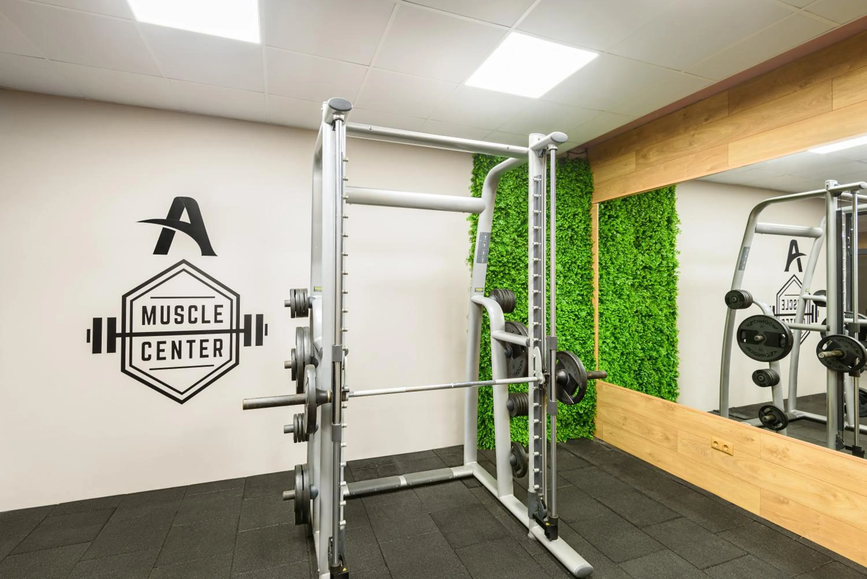 Fitness centre/facilities in Avenue Hotel Deluxe