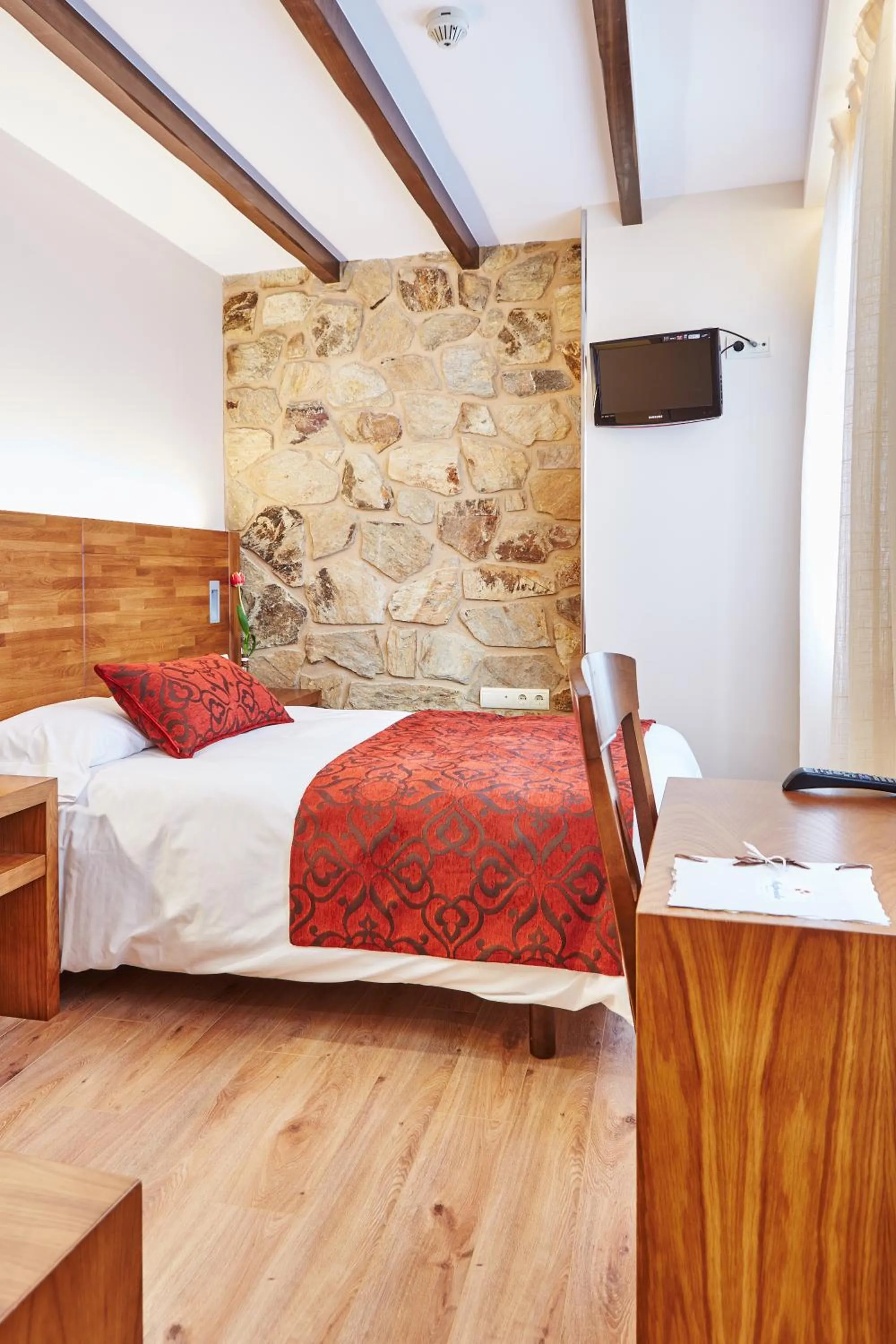 Photo of the whole room, Bed in Mapoula PR Boutique