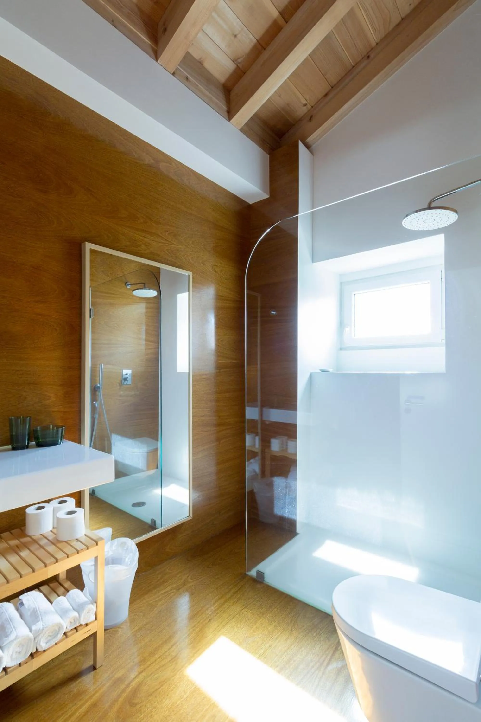 Shower, Bed in Baía das Caldeirinhas