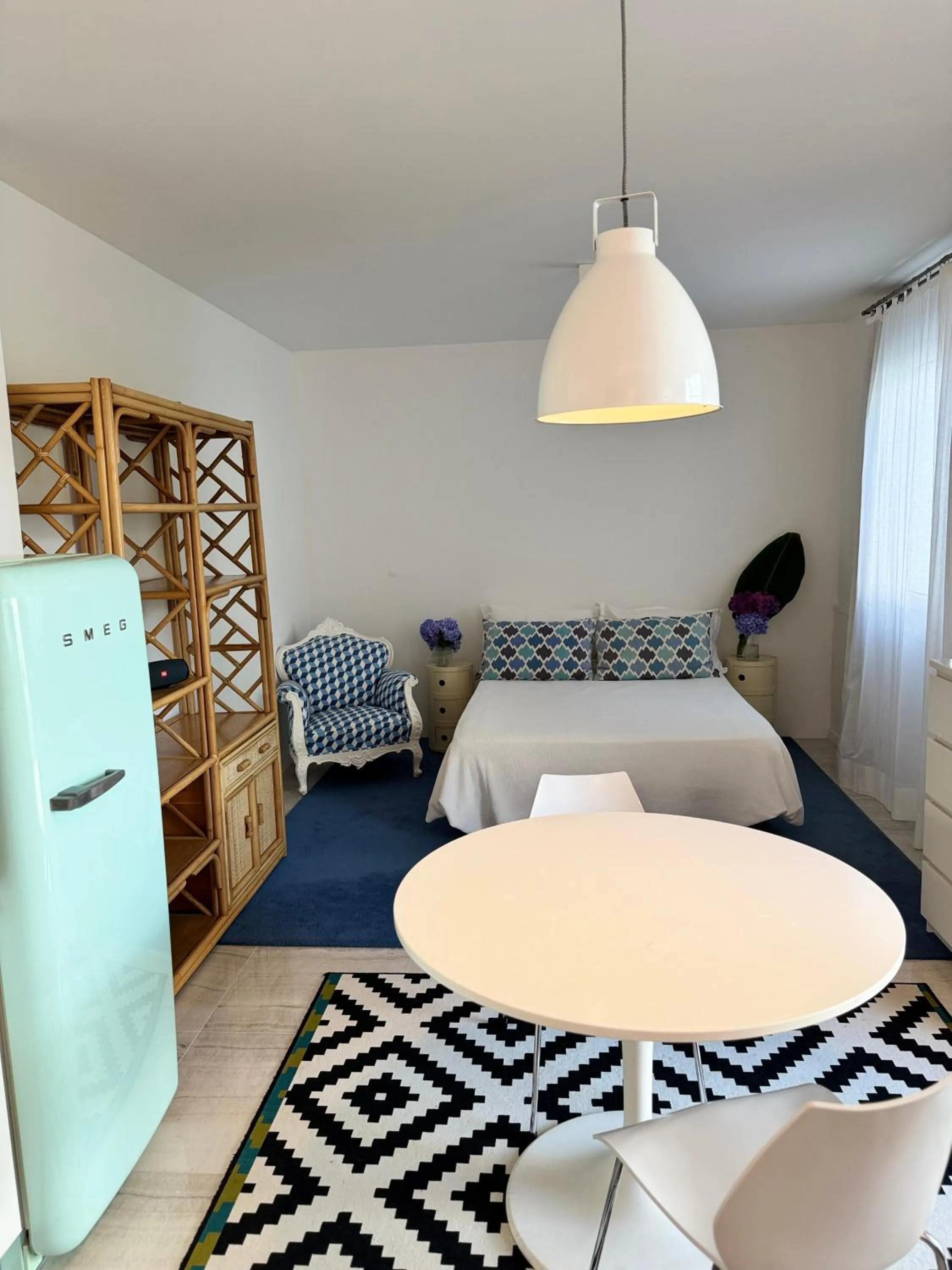 Photo of the whole room, Bed in Baía das Caldeirinhas