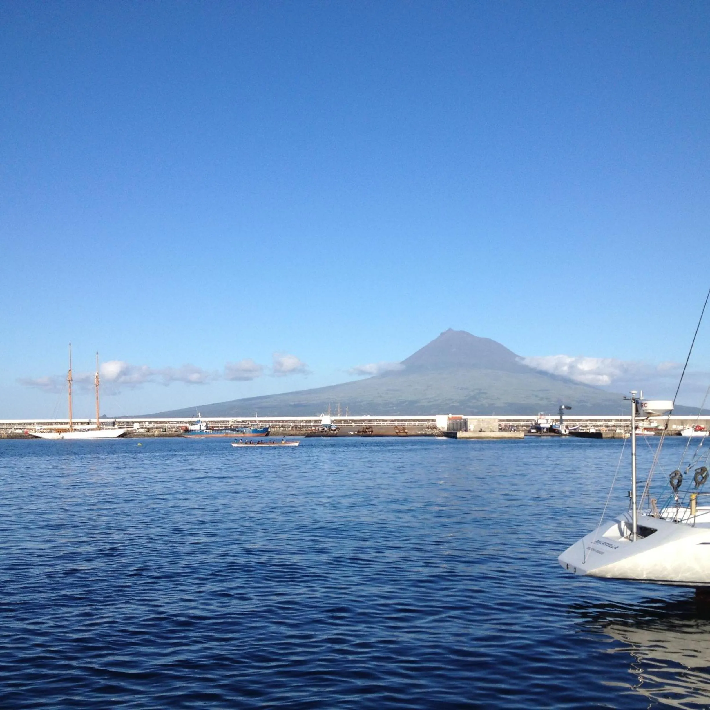 Fishing in Baía das Caldeirinhas