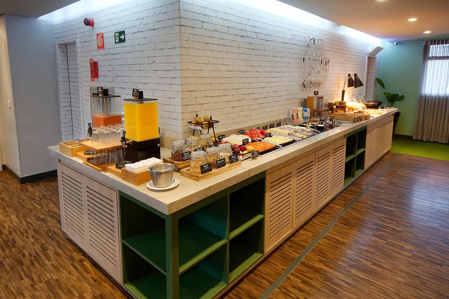 Buffet breakfast in Golden Tower Express Araraquara by Fênix Hotéis