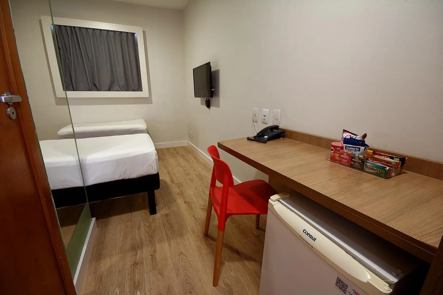 Photo of the whole room, Bed in Golden Tower Express Araraquara by Fênix Hotéis