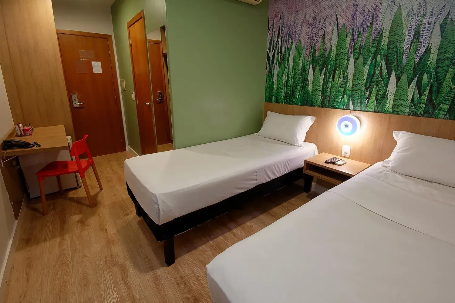 Photo of the whole room, Bed in Golden Tower Express Araraquara by Fênix Hotéis Photo of the whole room, Bed in Golden Tower Express Araraquara by Fênix Hotéis